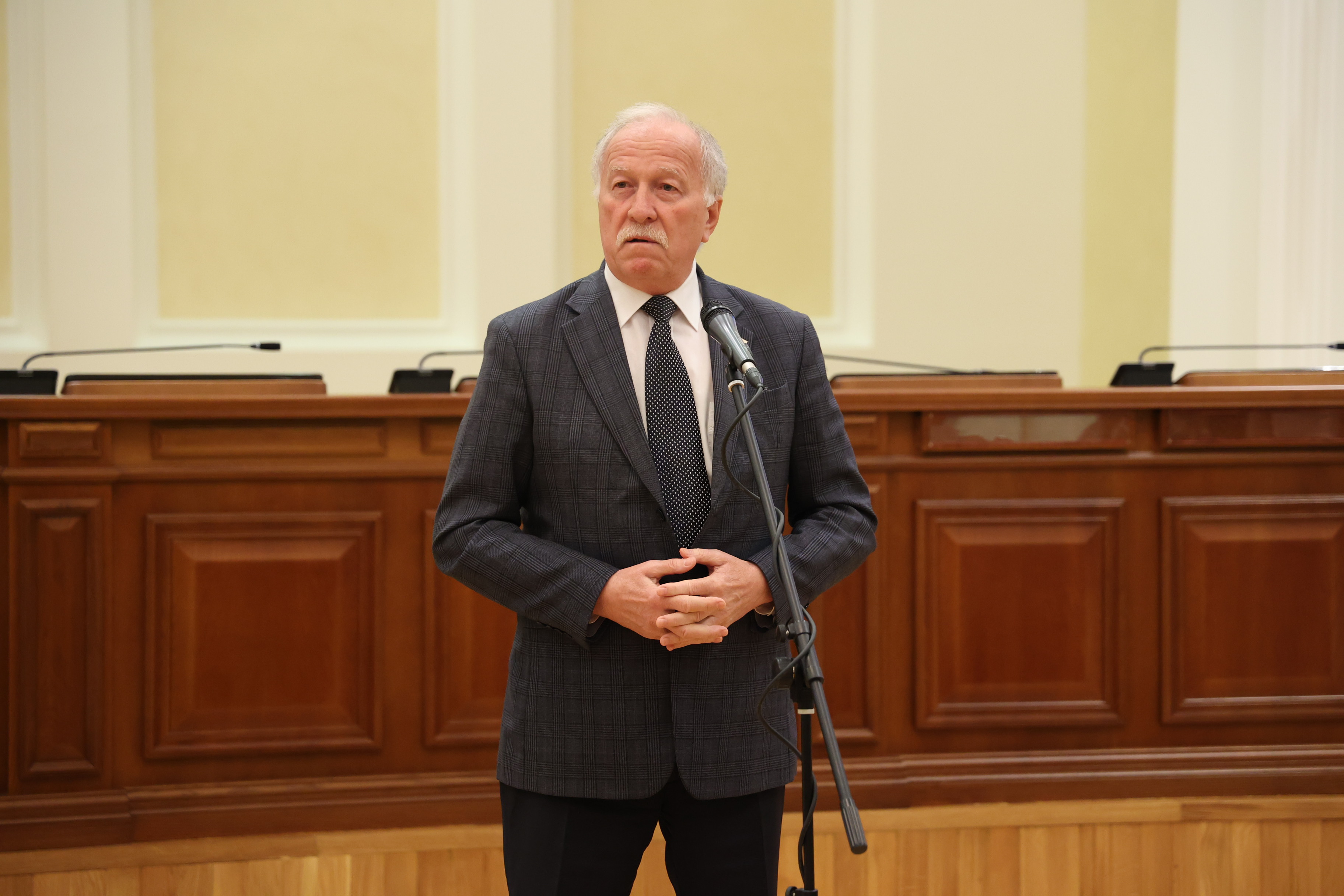 Николай Великдань вручил благодарственные письма Думы края работникам предприятий связи региона