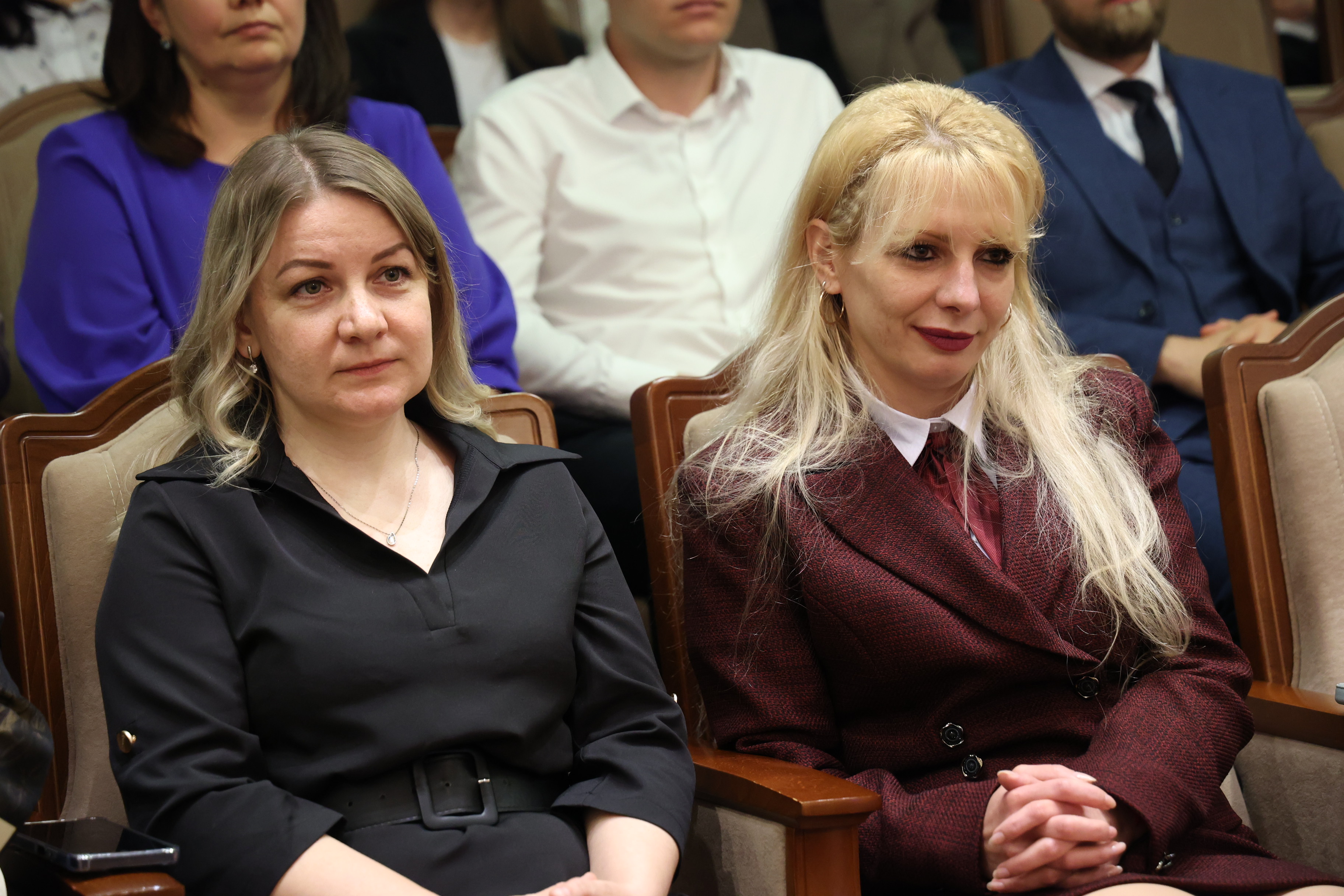 Николай Великдань вручил благодарственные письма Думы края работникам предприятий связи региона