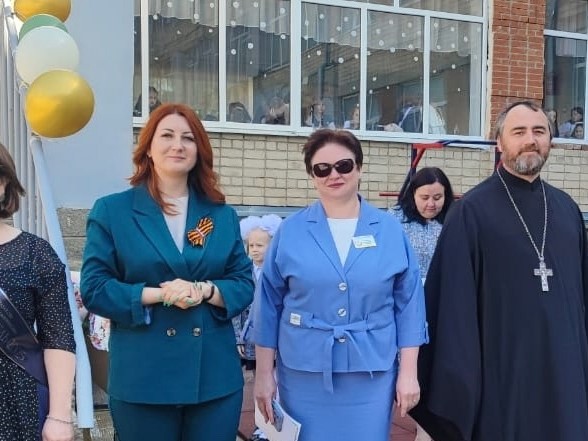Депутаты поздравили выпускников Ставрополья с Последним звонком