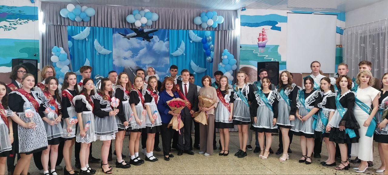 Депутаты поздравили выпускников Ставрополья с Последним звонком