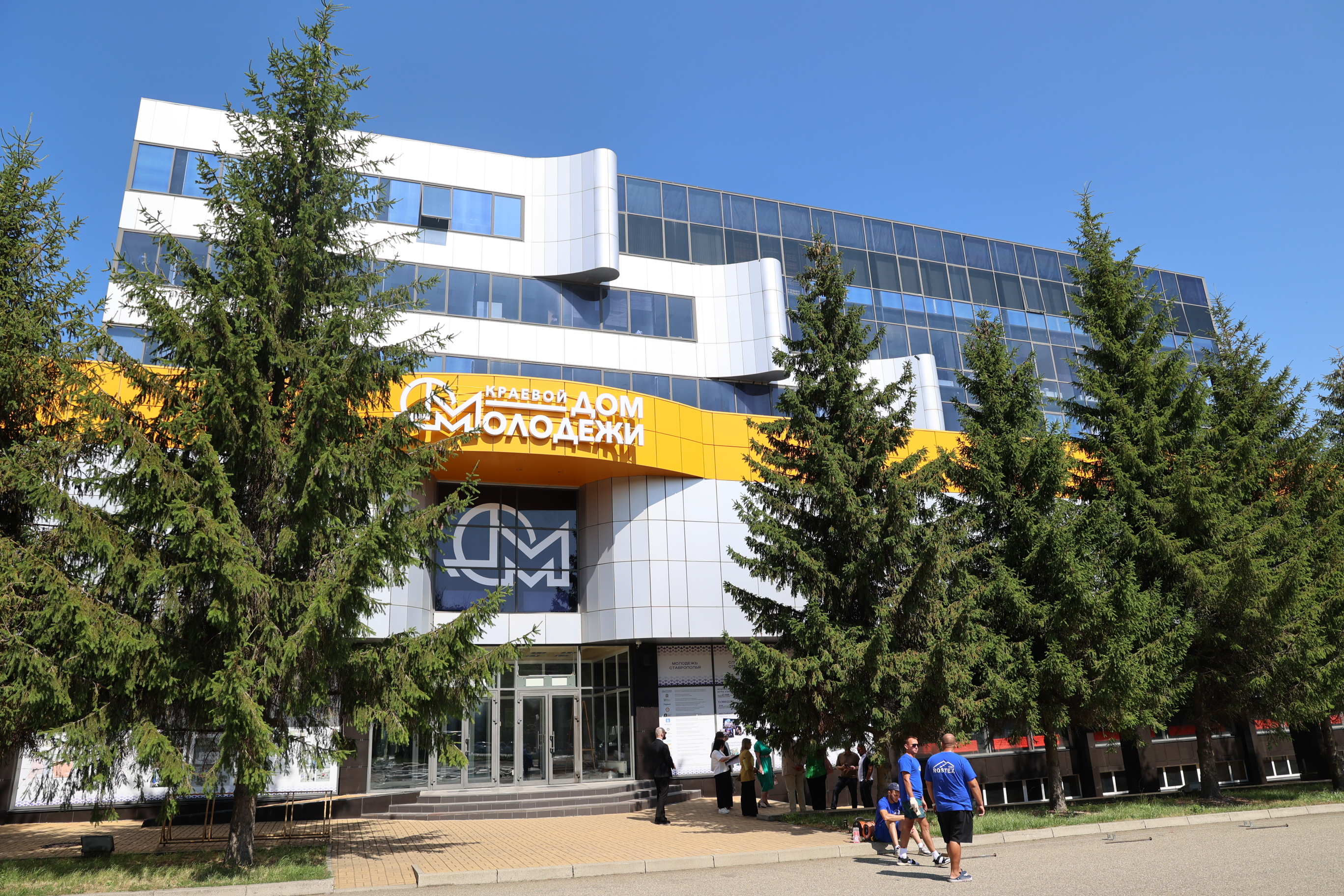 Краевые депутаты обсудили вопросы молодежной политики на Ставрополье