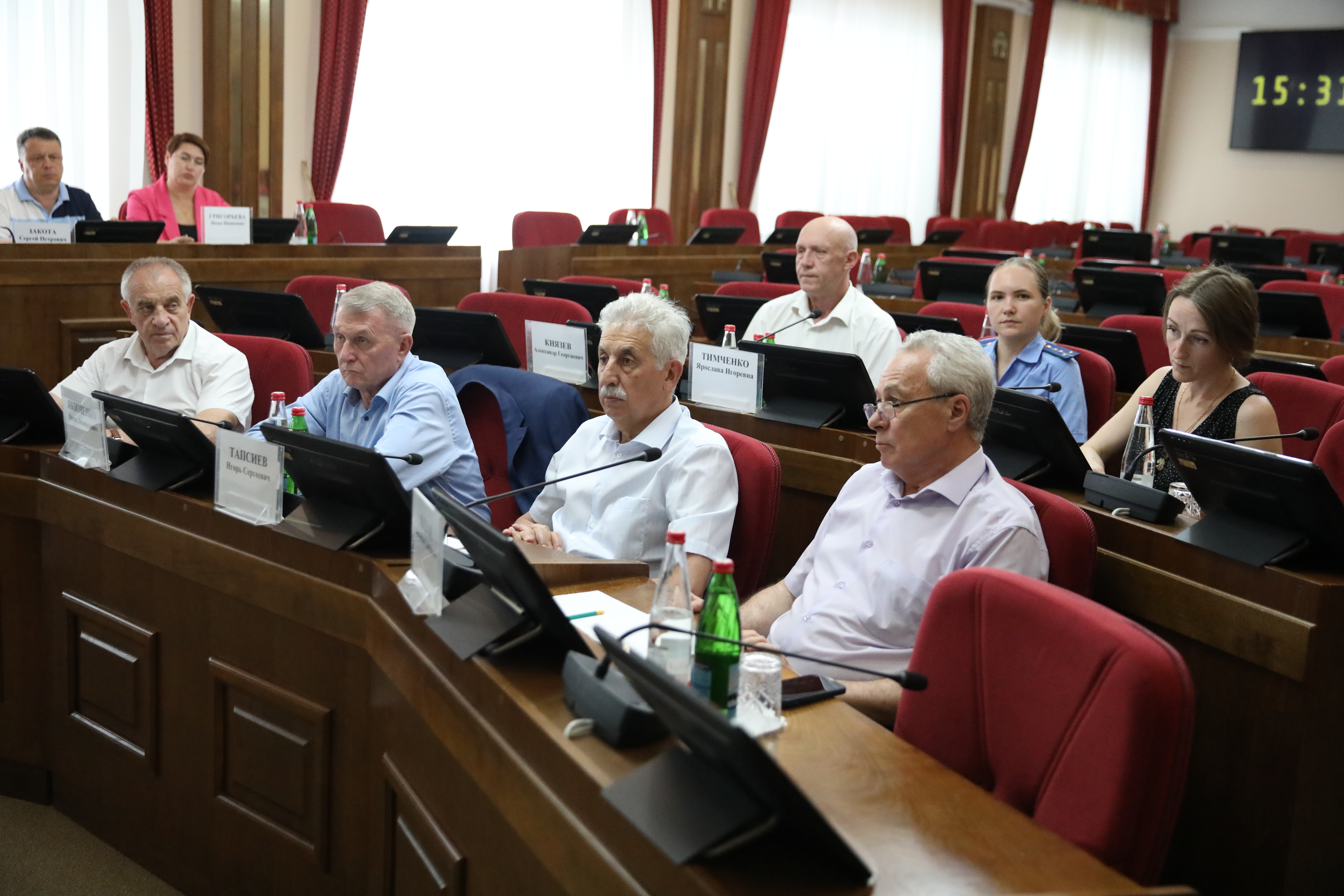 Депутаты рассмотрели законопроект об упрощении квалификационных требований для поступления на муниципальную службу участников СВО