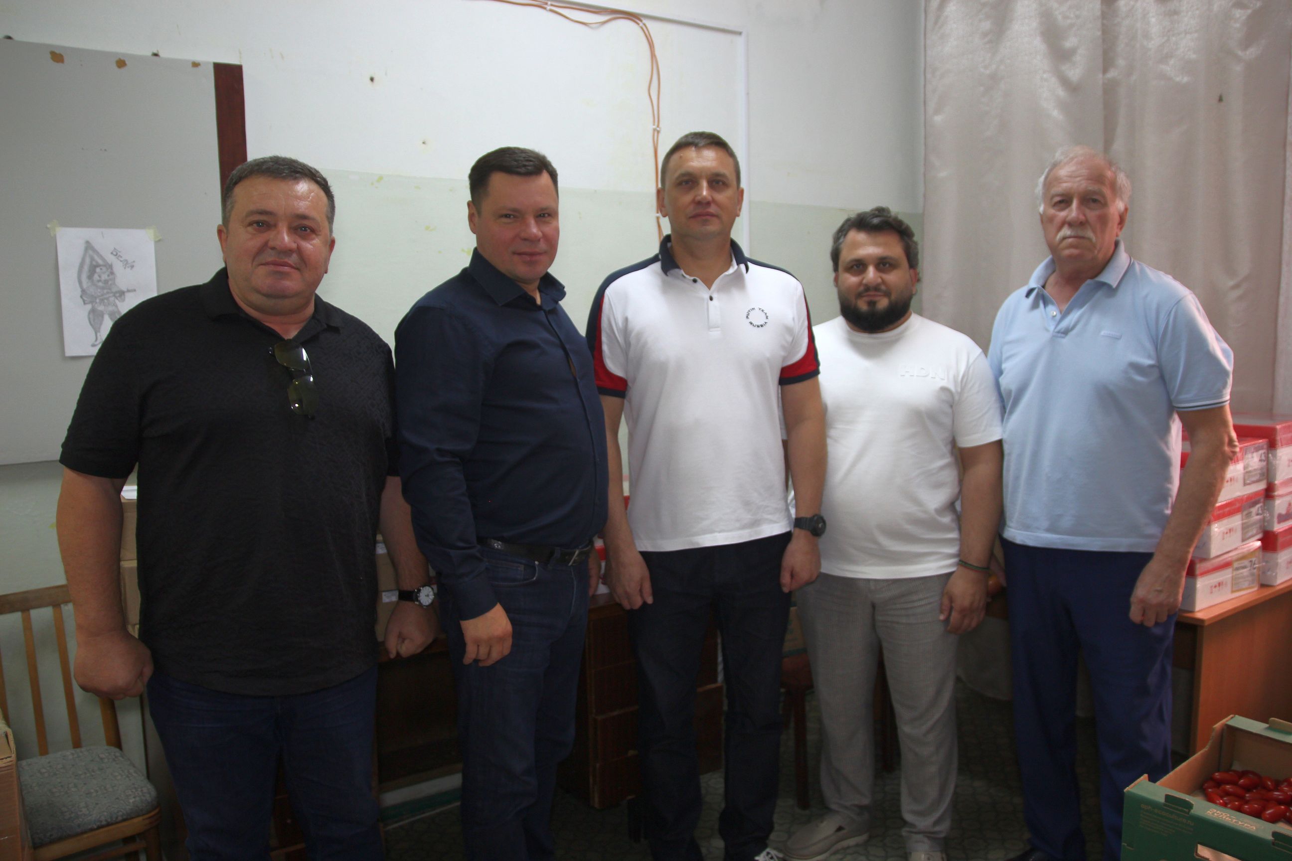 Депутаты Думы Ставрополья провели акцию «Собери ребенка в школу» для первоклассников ЛНР