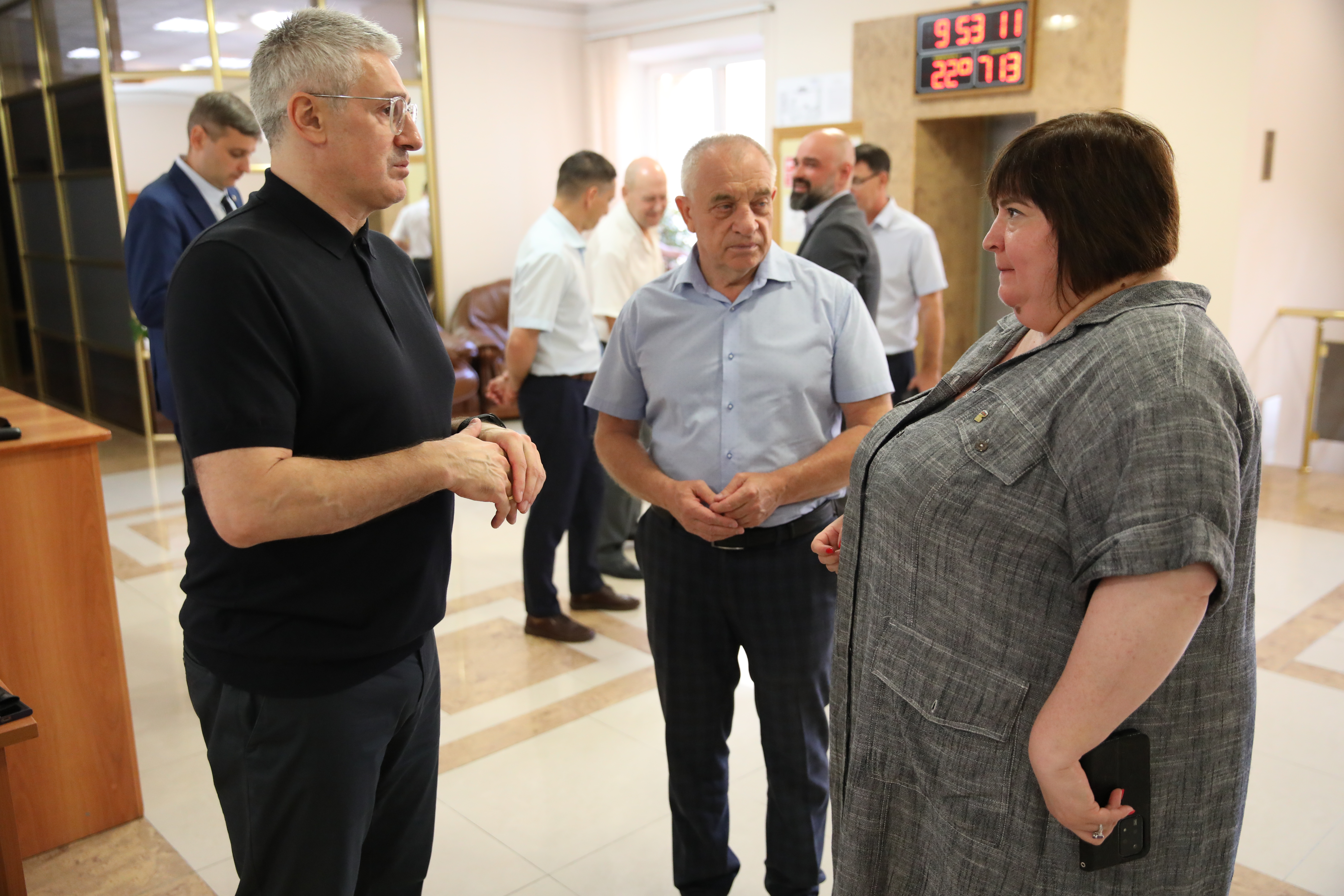В краевой Думе открылась фотовыставка «Хроники террора украинского неонацистского режима»