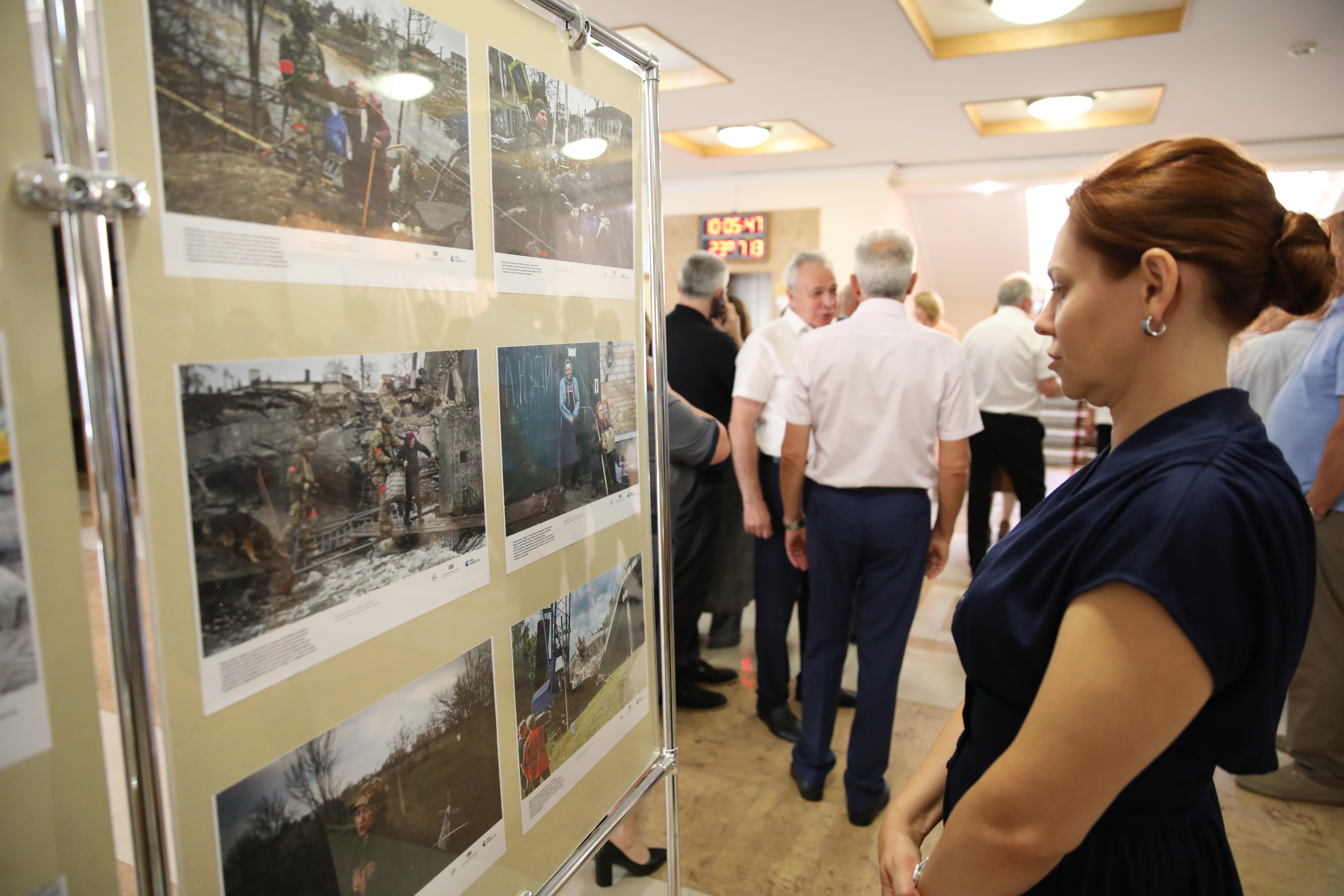 В краевой Думе открылась фотовыставка «Хроники террора украинского неонацистского режима»