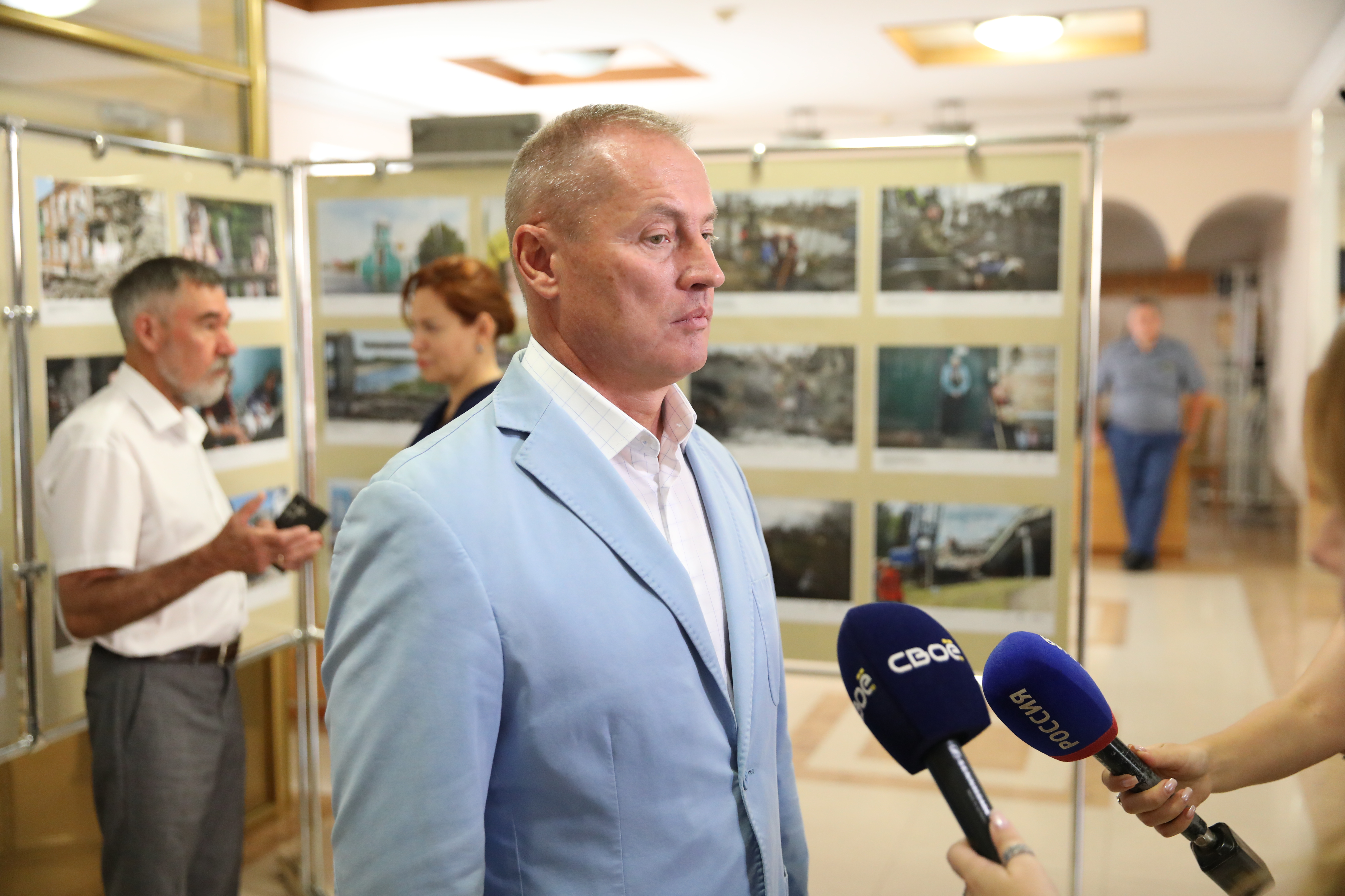 В краевой Думе открылась фотовыставка «Хроники террора украинского неонацистского режима»
