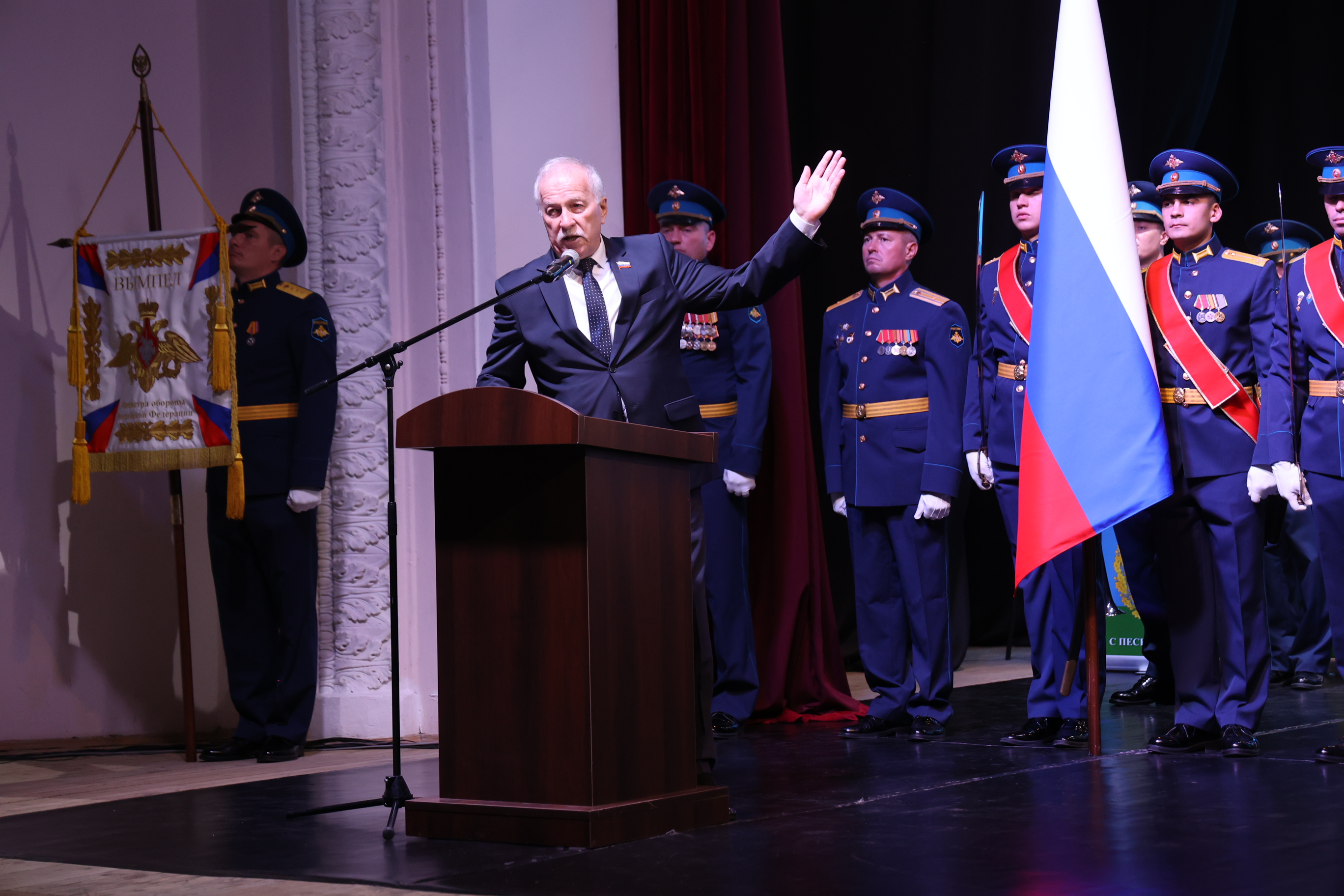 Краевые депутаты стали участниками церемонии вручения ордена Кутузова 247-му гвардейскому десантно-штурмовому Кавказскому казачьему полку
