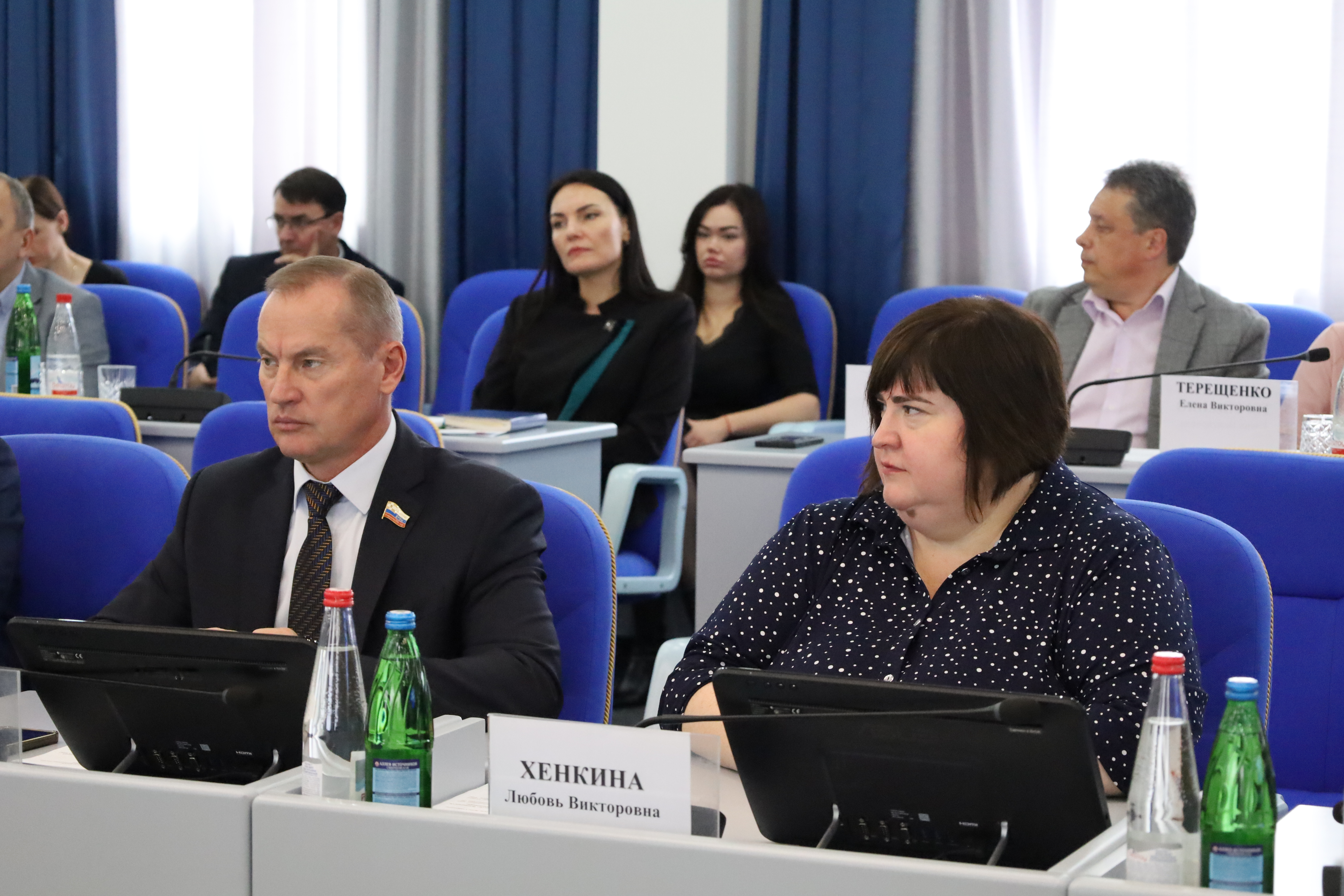 Депутаты работают над совершенствованием краевых законов об административных правонарушениях и патриотическом воспитании