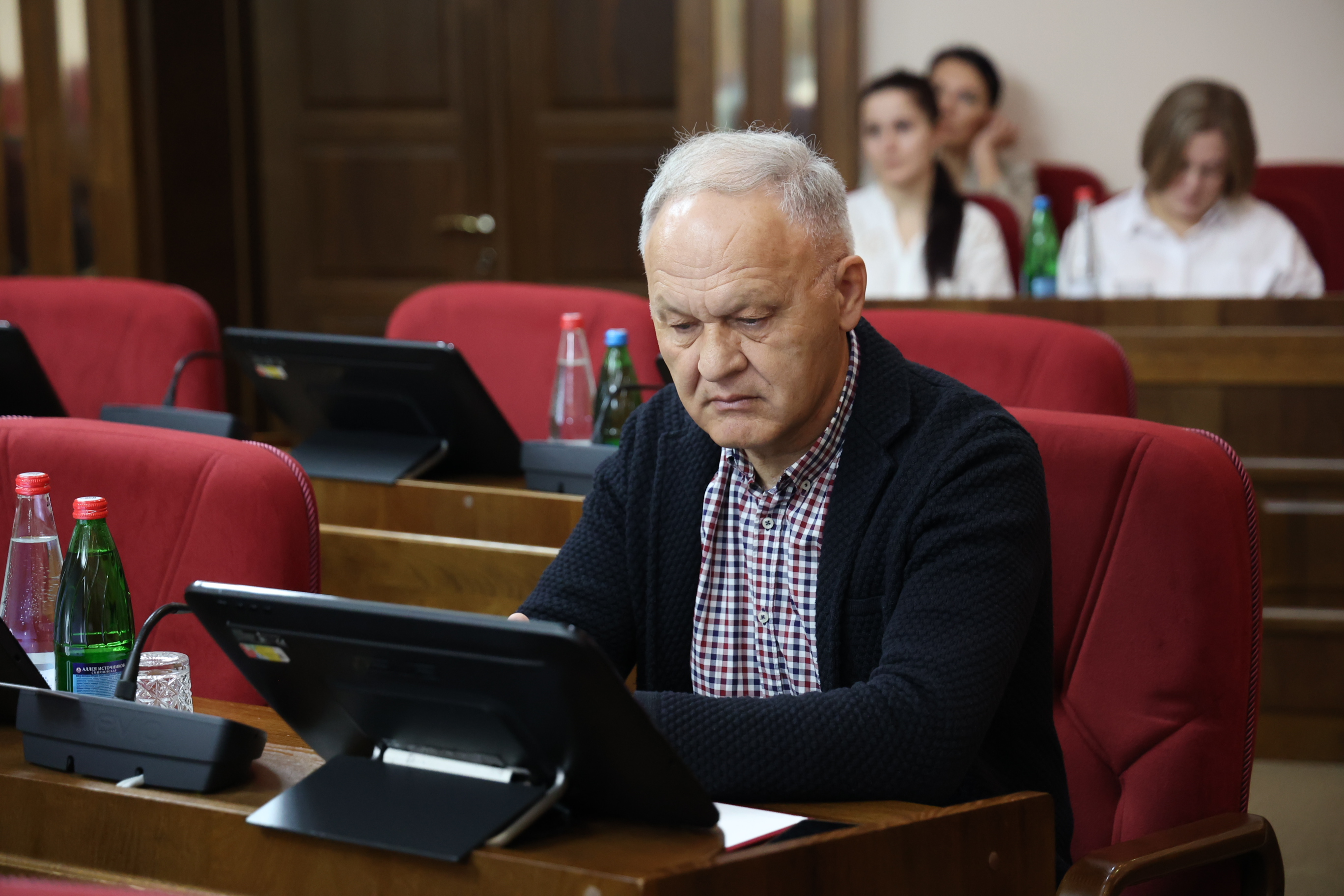 Утверждена повестка октябрьского заседания Думы