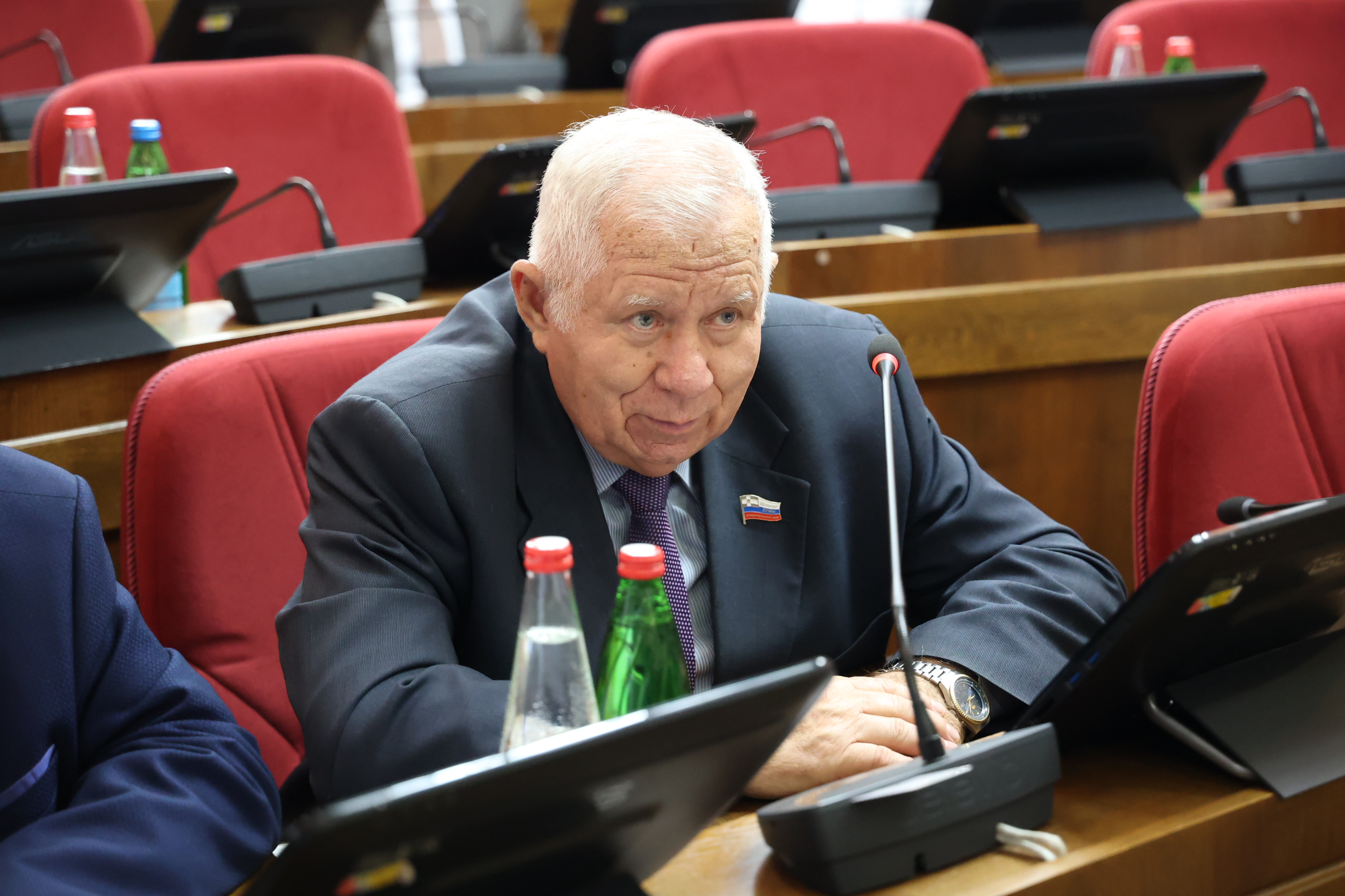 Утверждена повестка октябрьского заседания Думы