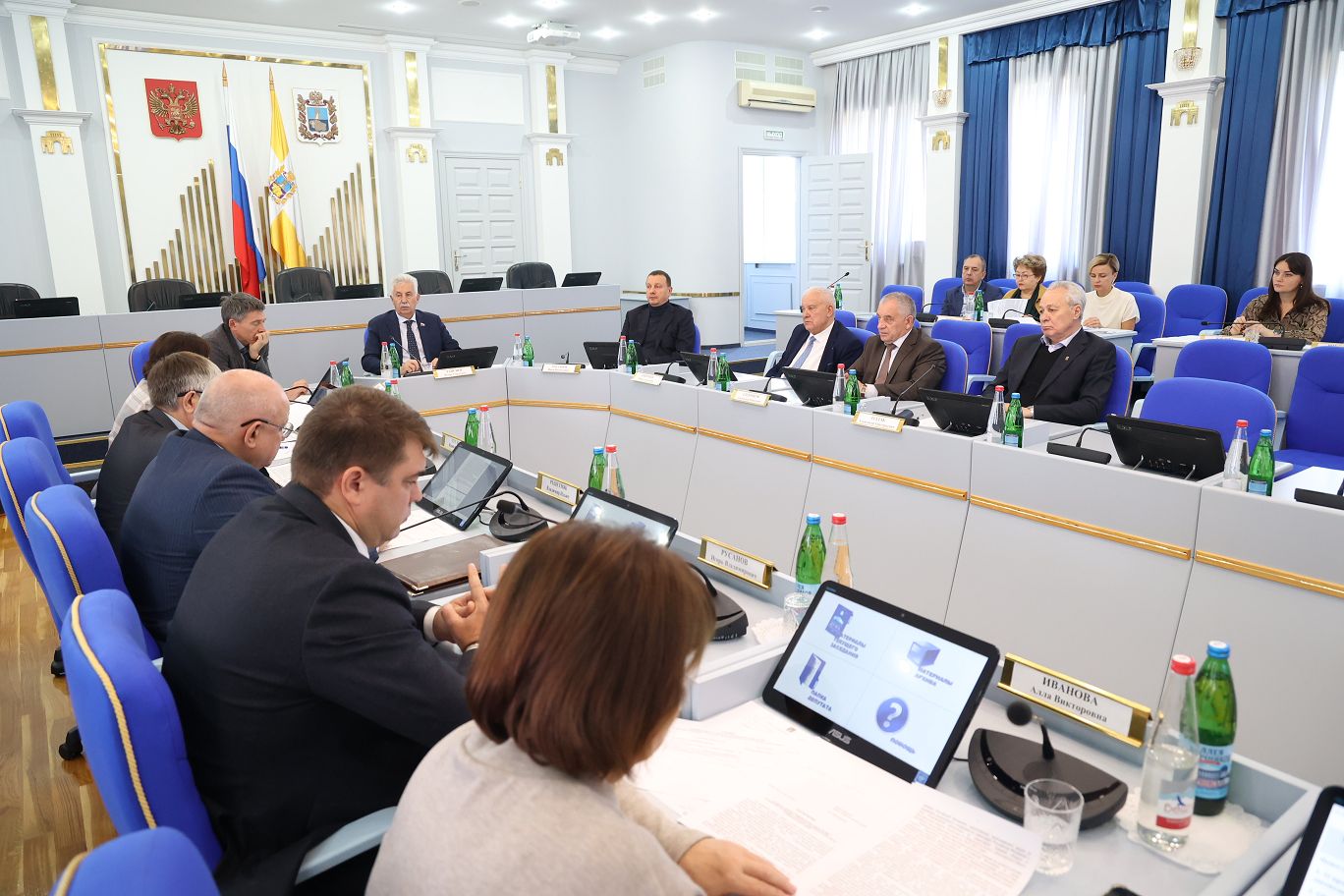 Краевые законодатели планируют освободить от транспортного налога дополнительные категории участников СВО и дать льготы почтовикам