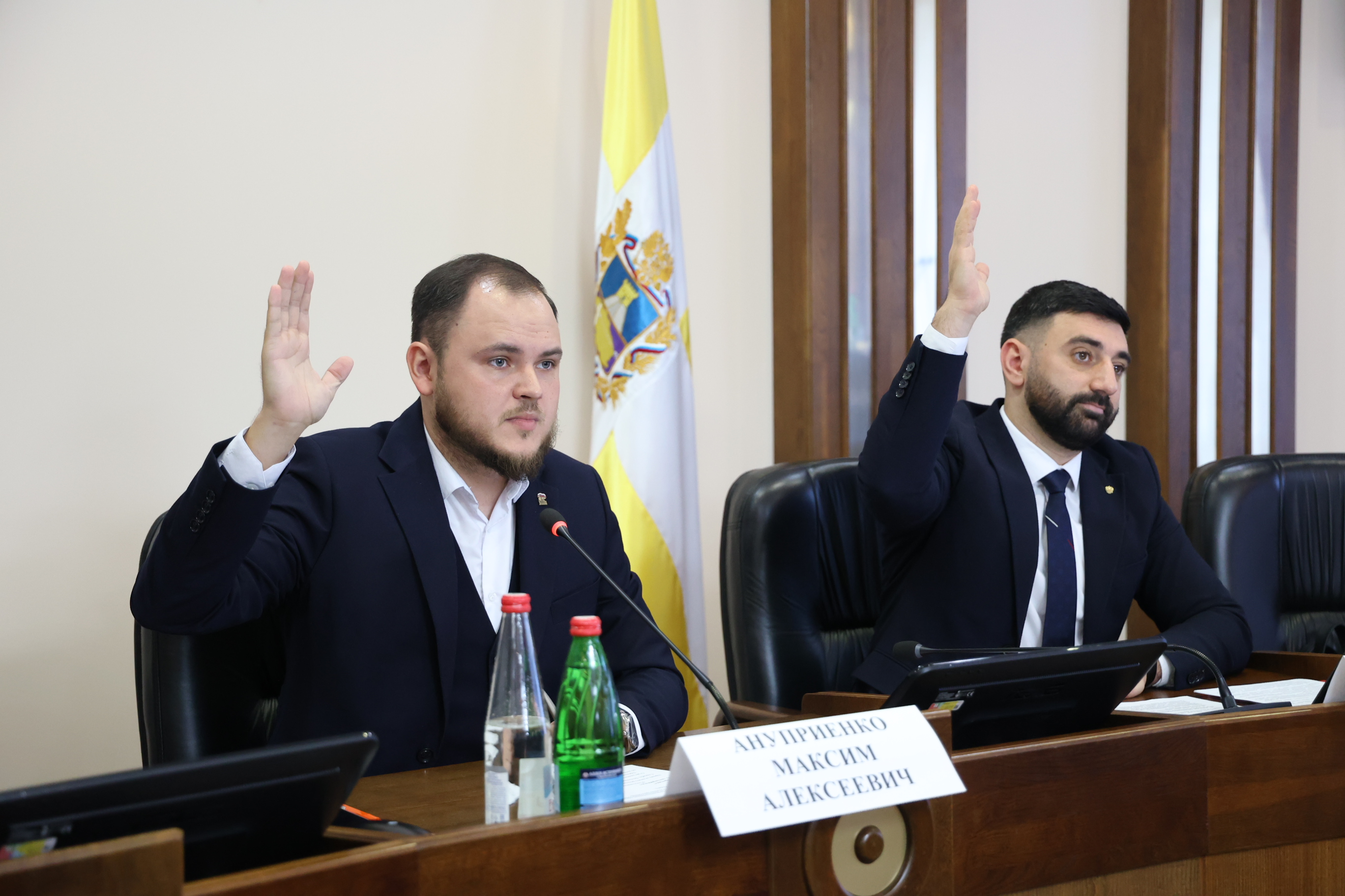 В Думе края члены Молодежного парламента обсудили итоги работы и прослушали лекцию, посвященную геополитике
