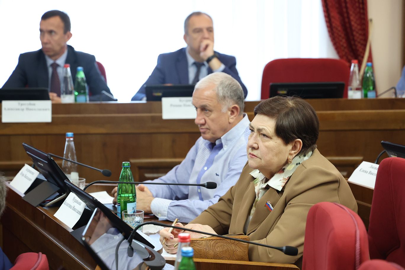 В краевой Думе рассмотрен прогноз социально-экономического развития Ставрополья на ближайшие годы