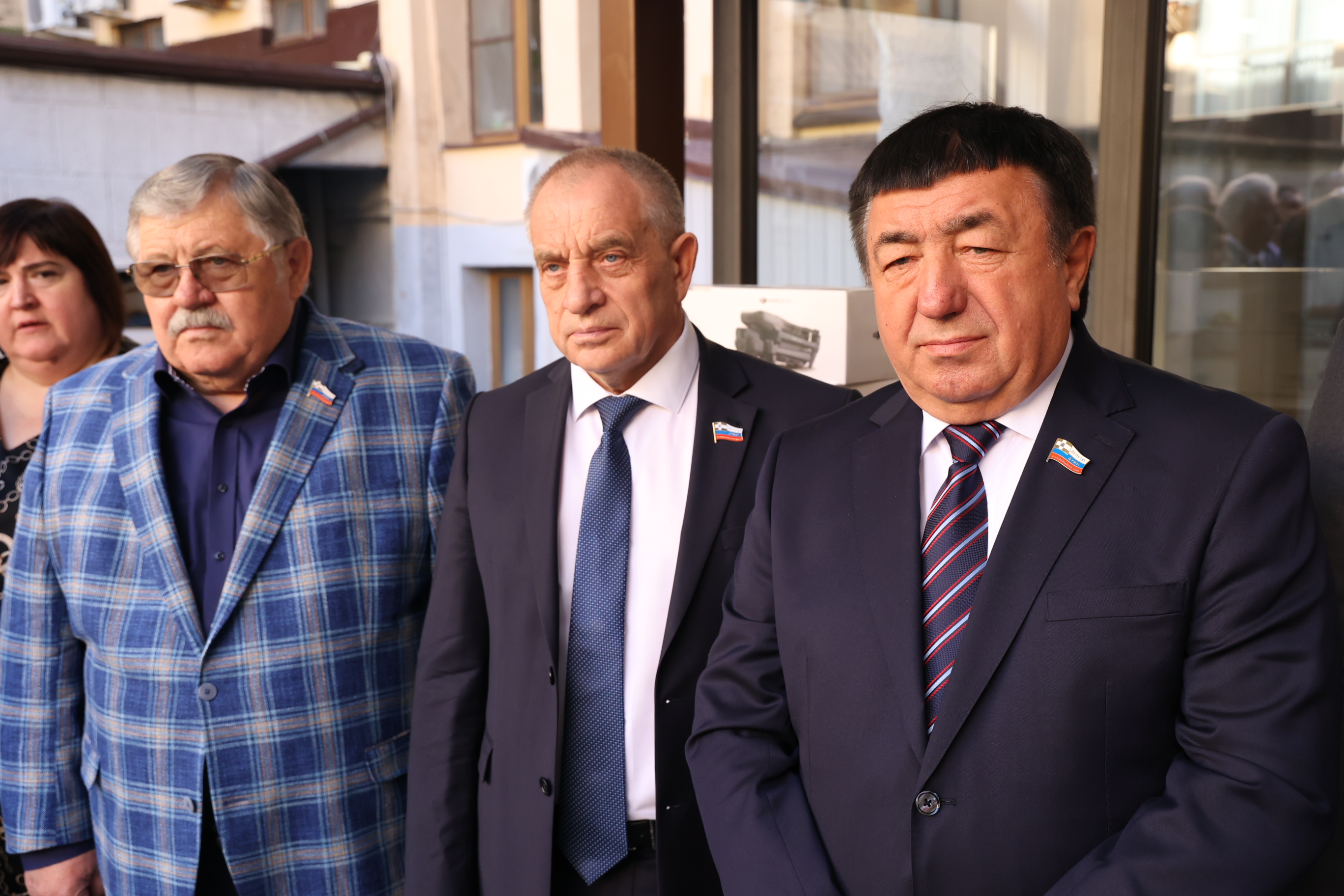 Депутаты краевой Думы передали гуманитарную помощь в зону СВО