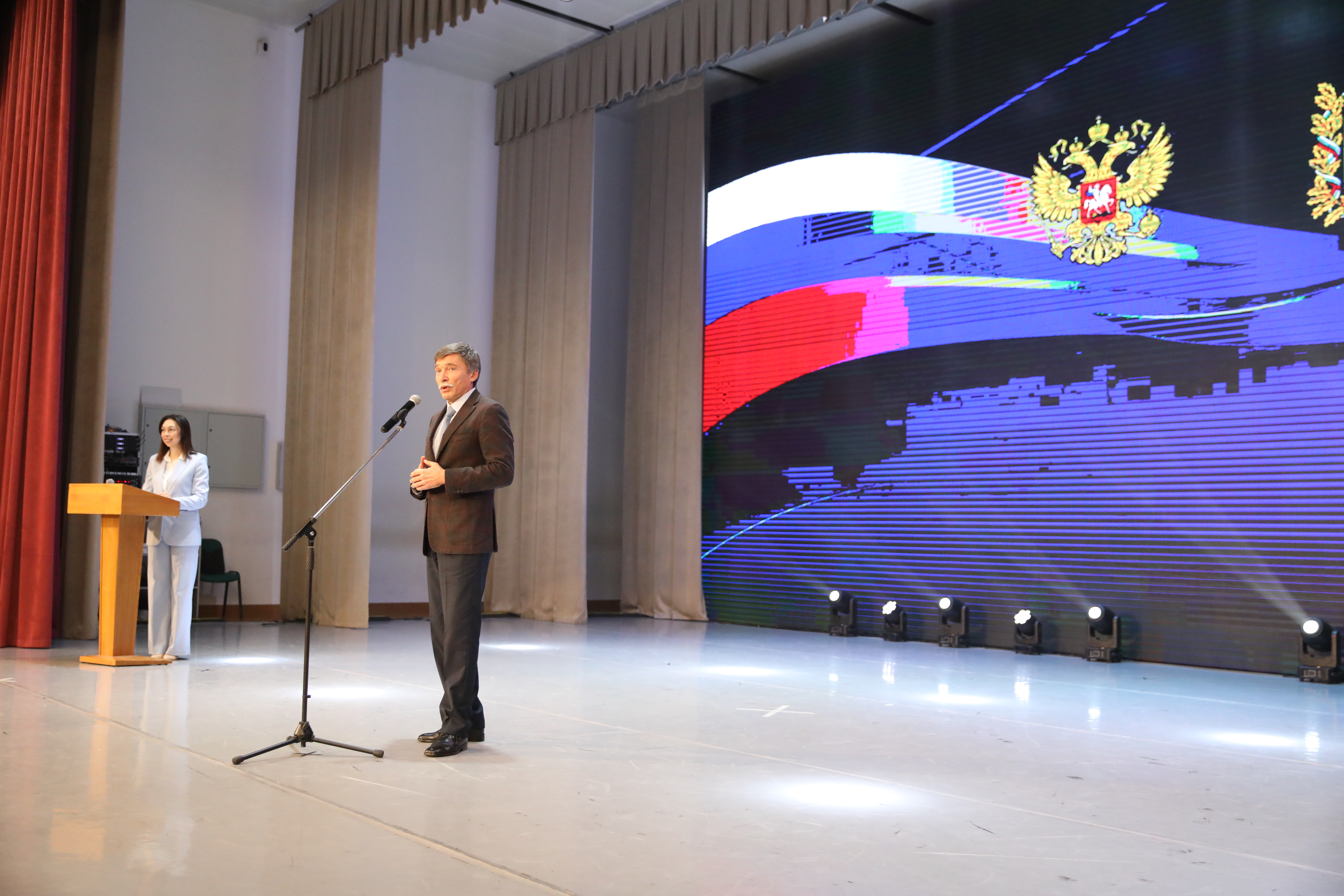 Краевые депутаты поздравили с 30-летием избирательную комиссию Ставрополья
