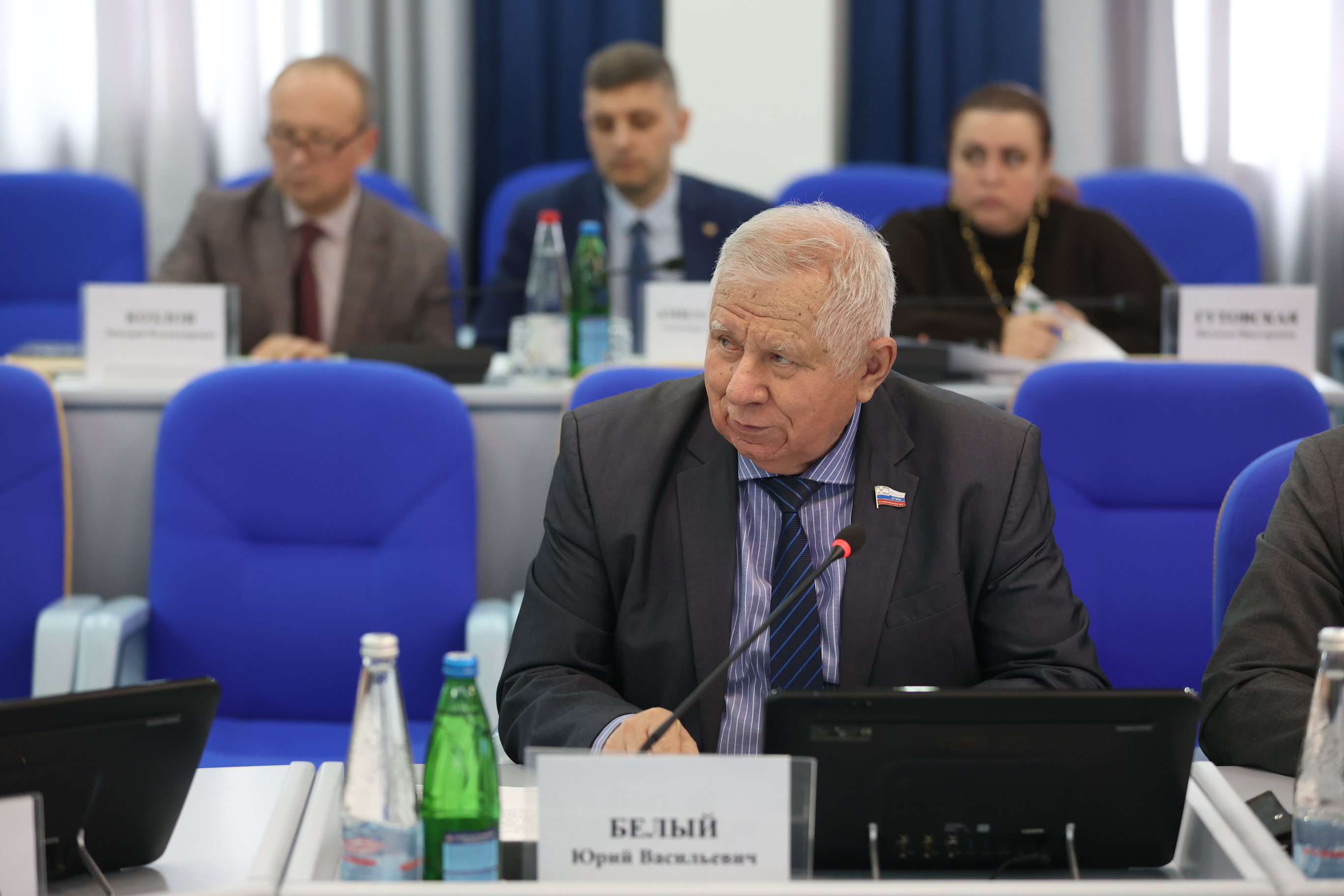 Краевые депутаты обсуждают результаты и перспективы исполнения наказов жителей Ставрополья