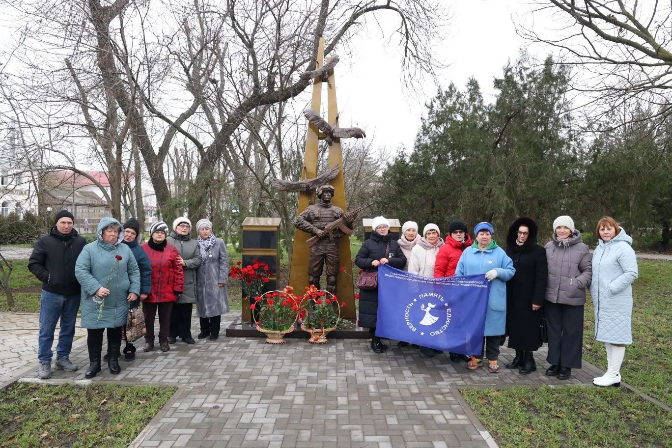 Николай Великдань в День Героев Отечества открыл памятник участникам специальной военной операции
