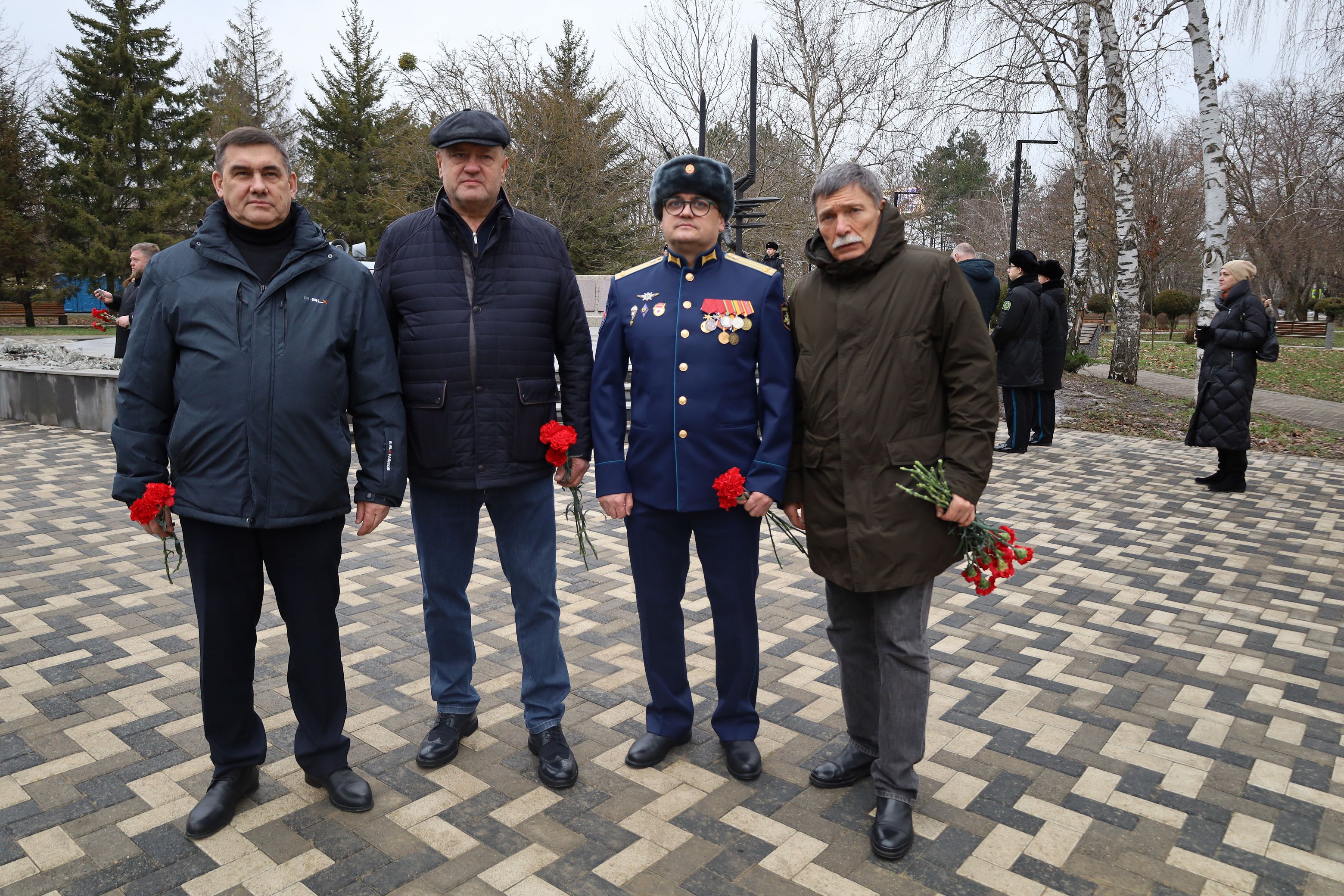Краевые депутаты почтили память земляков, погибших в боях при исполнении воинского долга