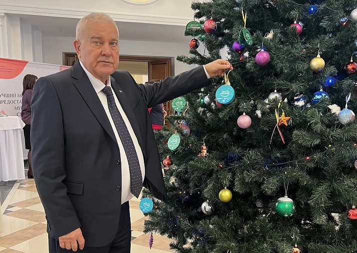 Депутаты краевой Думы исполняют детские мечты с «Елки желаний»