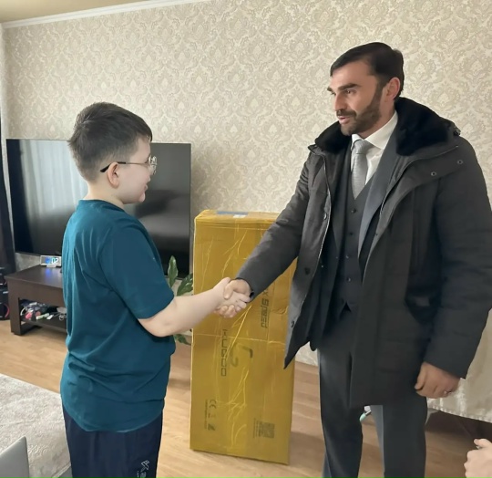 Депутаты краевой Думы исполняют детские мечты с «Елки желаний»