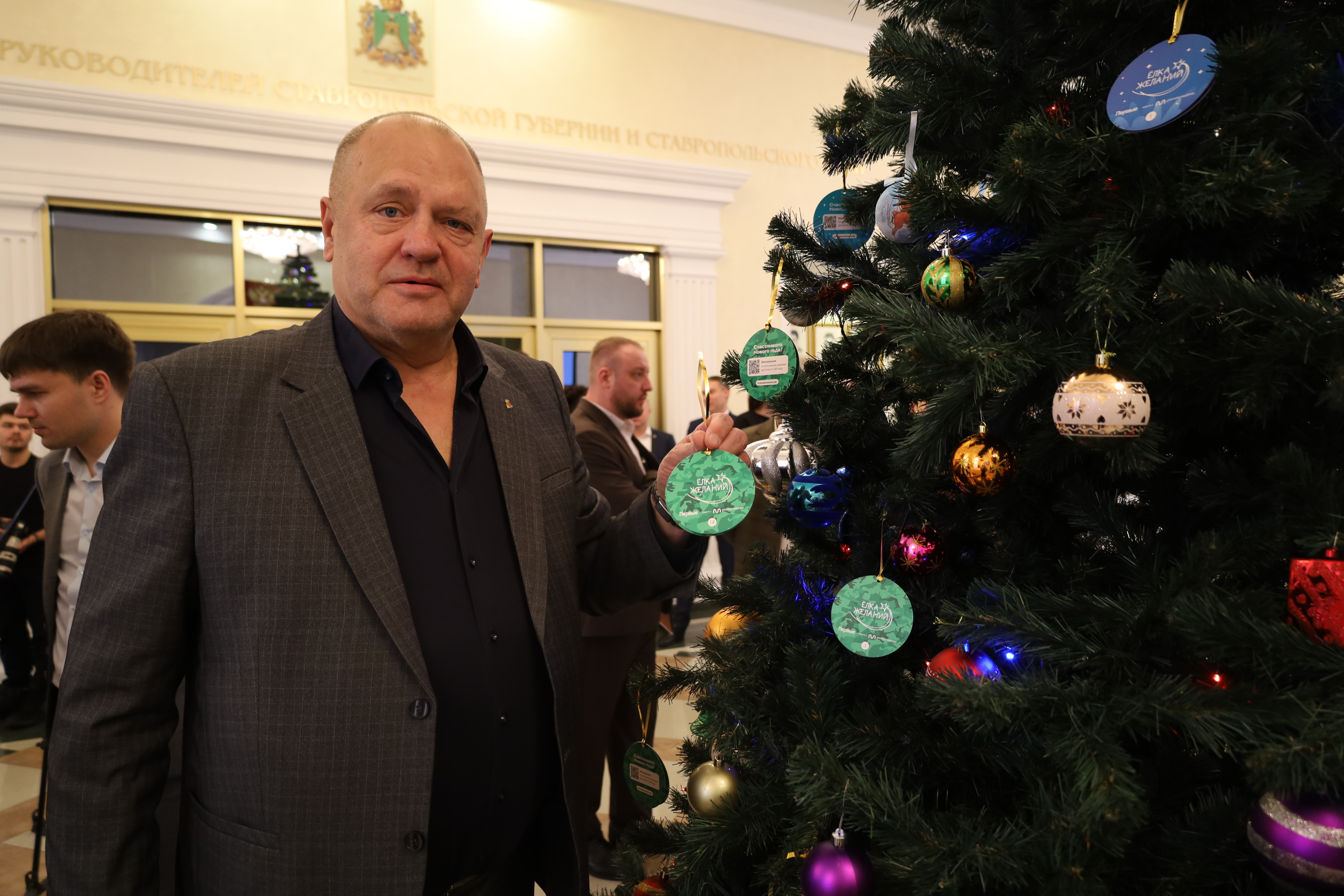 Депутаты краевой Думы исполняют детские мечты с «Елки желаний»