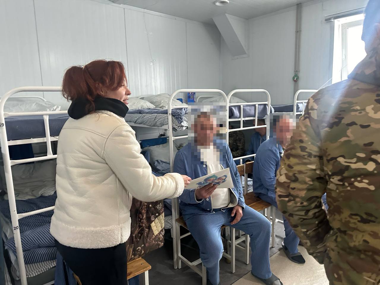 Вице-спикер поздравила с наступающим Новым годом детей из ЛНР и бойцов в военно-полевом госпитале