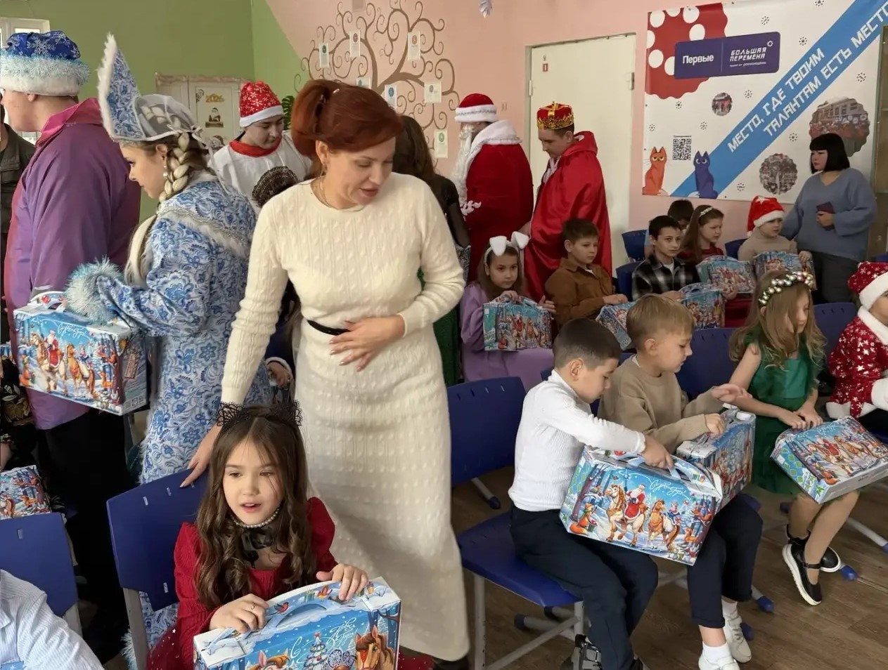 Вице-спикер поздравила с наступающим Новым годом детей из ЛНР и бойцов в военно-полевом госпитале