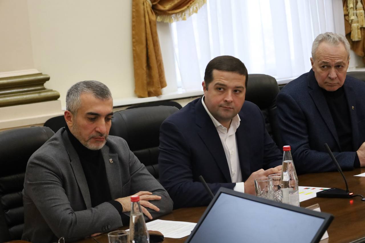 Председатель Думы Николай Великдань обсудил вопросы развития ставропольских курортов с местными депутатами