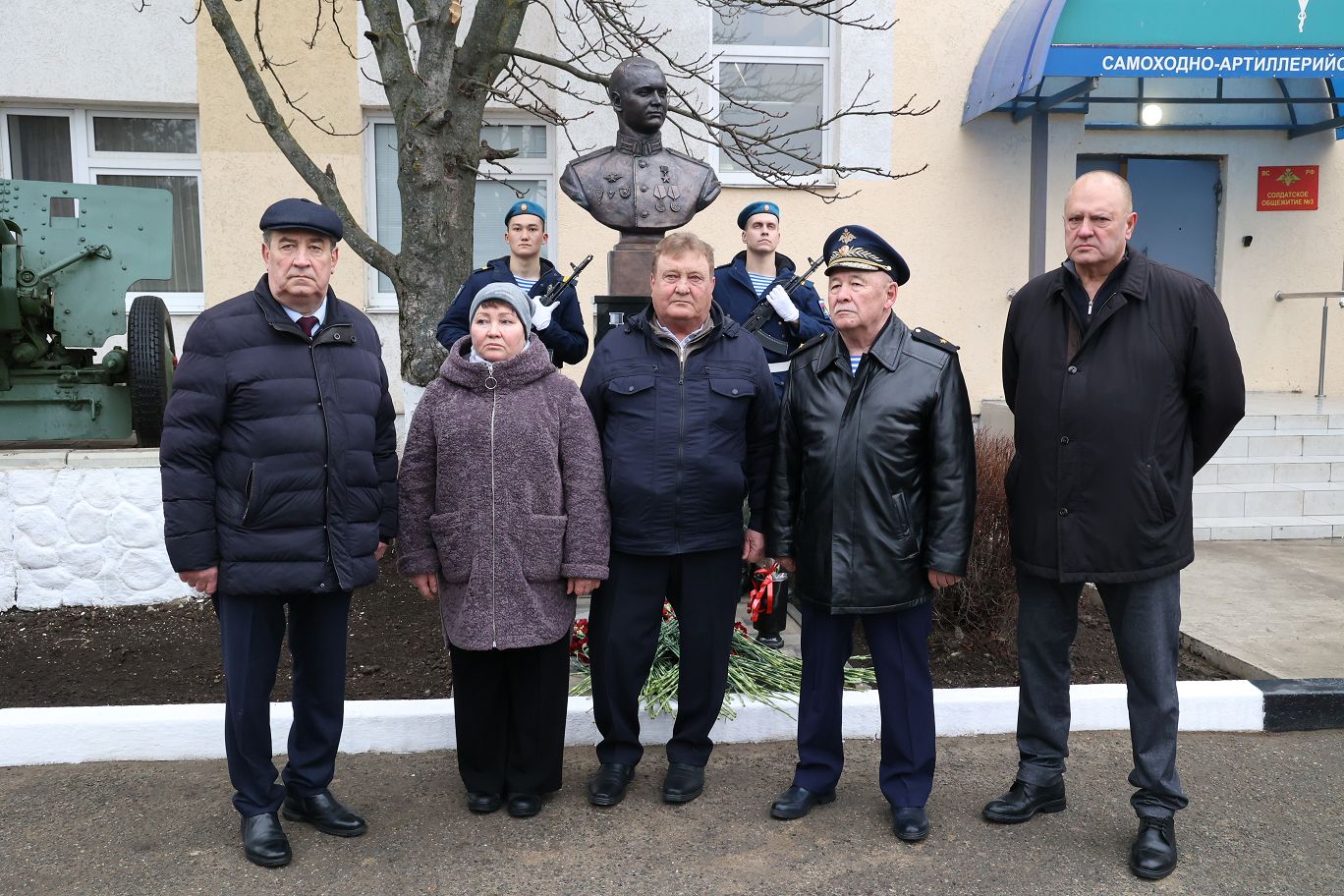 Памятник Герою России Денису Зорину открыт в Ставрополе