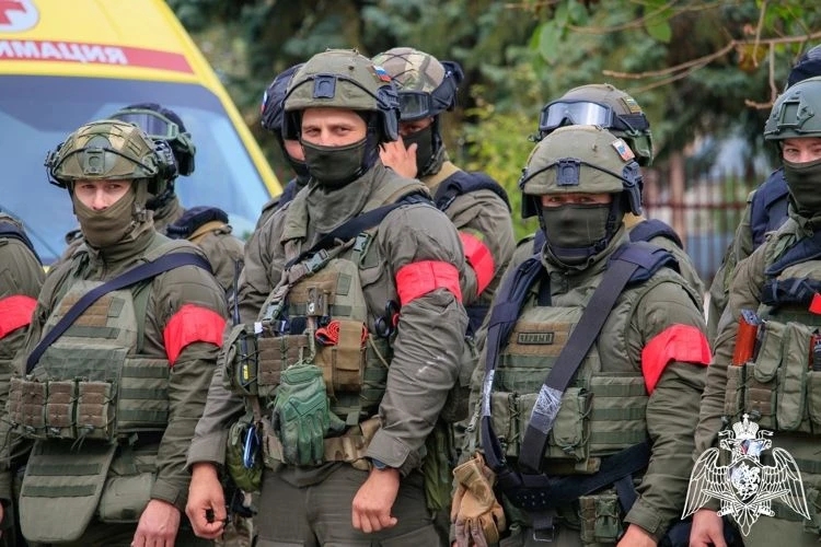 Депутат краевой Думы Сергей Шевелев поздравил с годовщиной создания отряд СОБР «Зверобой»