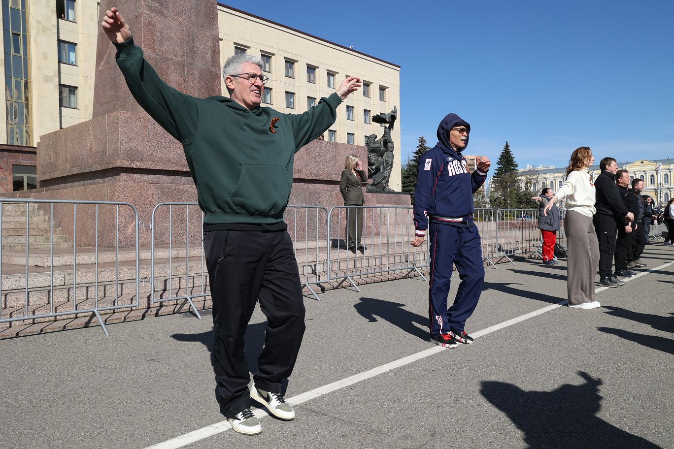 В День здоровья краевые депутаты вышли на общегородскую зарядку