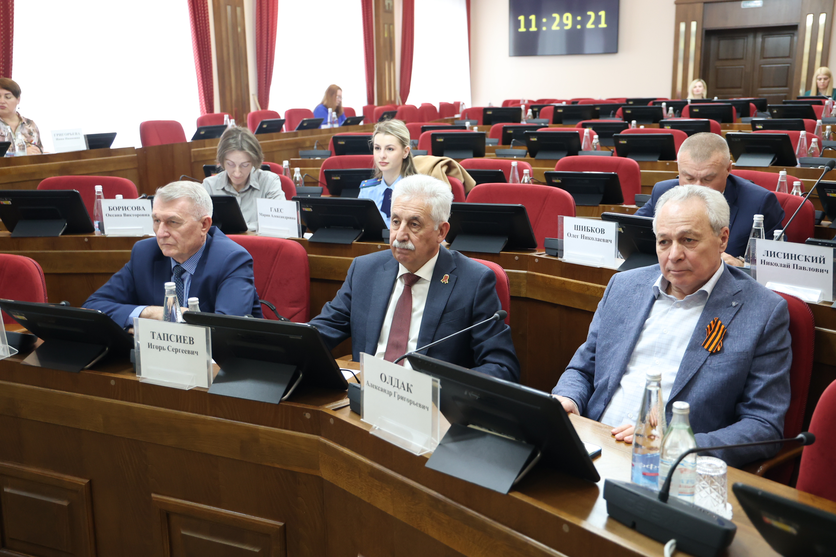 В комитете по законодательству, государственному строительству и местному самоуправлению продолжается подготовка к очередному заседанию Думы