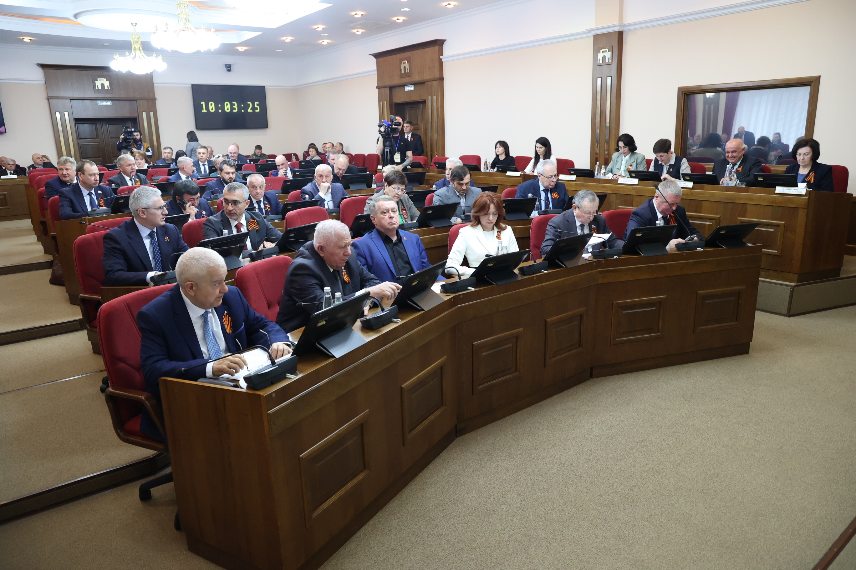 Краевая Дума внесла корректировки в закон о ежемесячном пособии семьям с детьми
