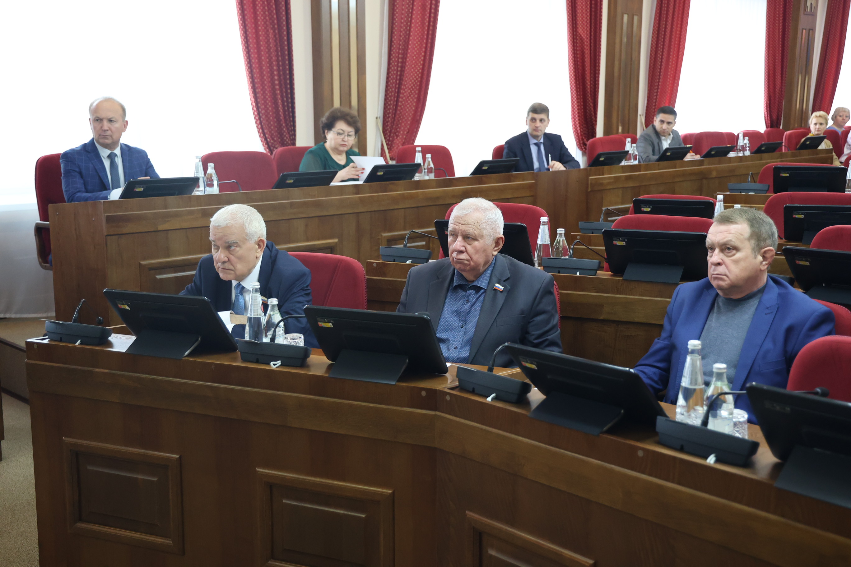 Совет Думы утвердил повестку майского заседания