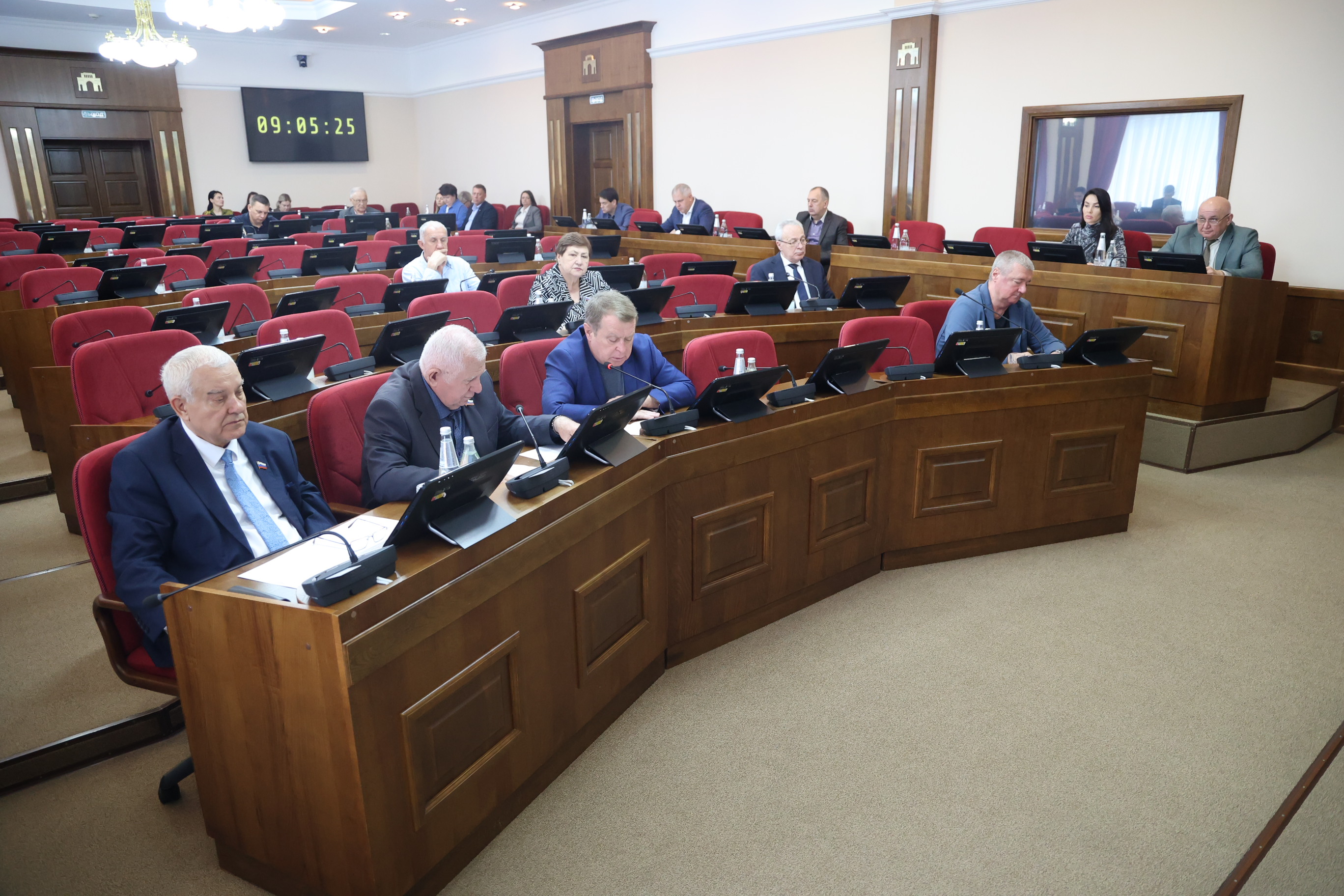 Совет Думы утвердил повестку майского заседания