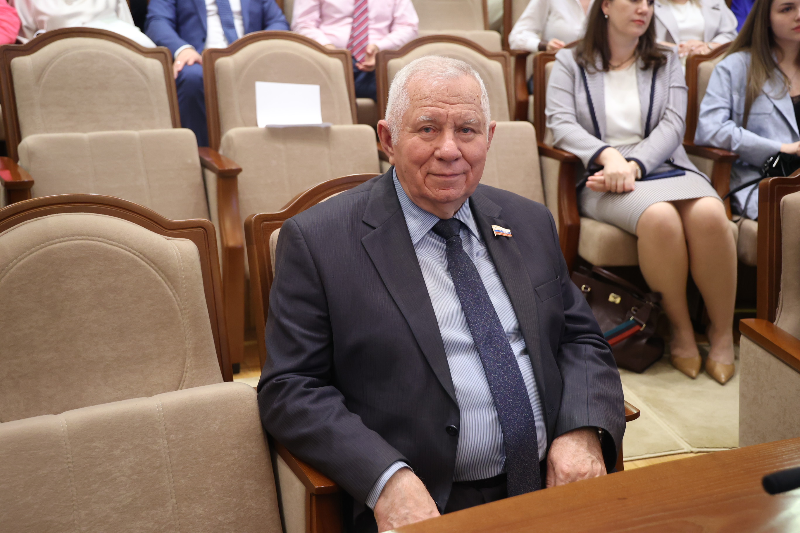 Краевые депутаты поздравили предпринимателей с профессиональным праздником