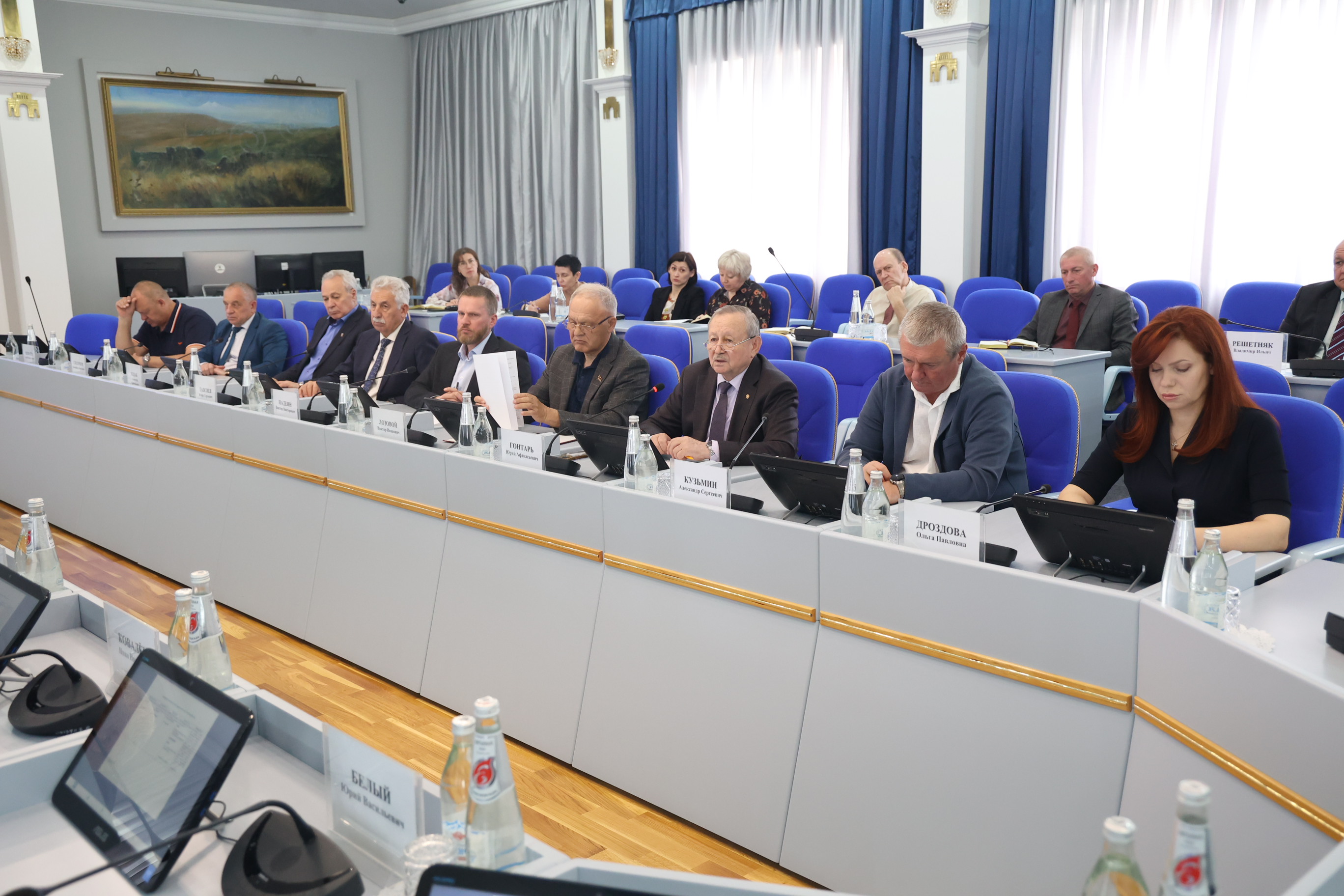 Дополнительные законопроекты планируется включить в повестку майского заседания Думы Ставрополья