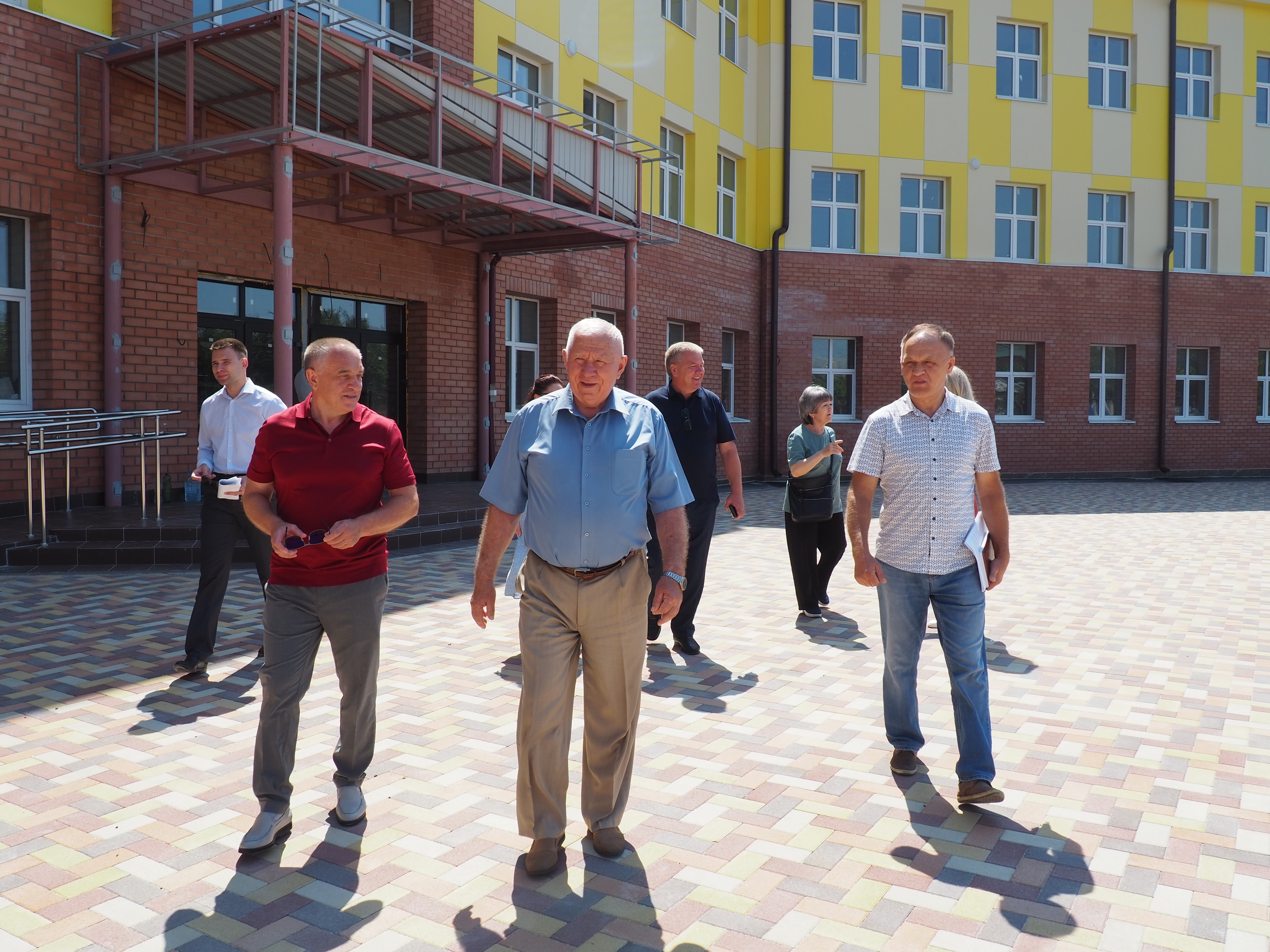 Депутаты призвали завершить строительство школы и детских садов в Кочубеевском округе
