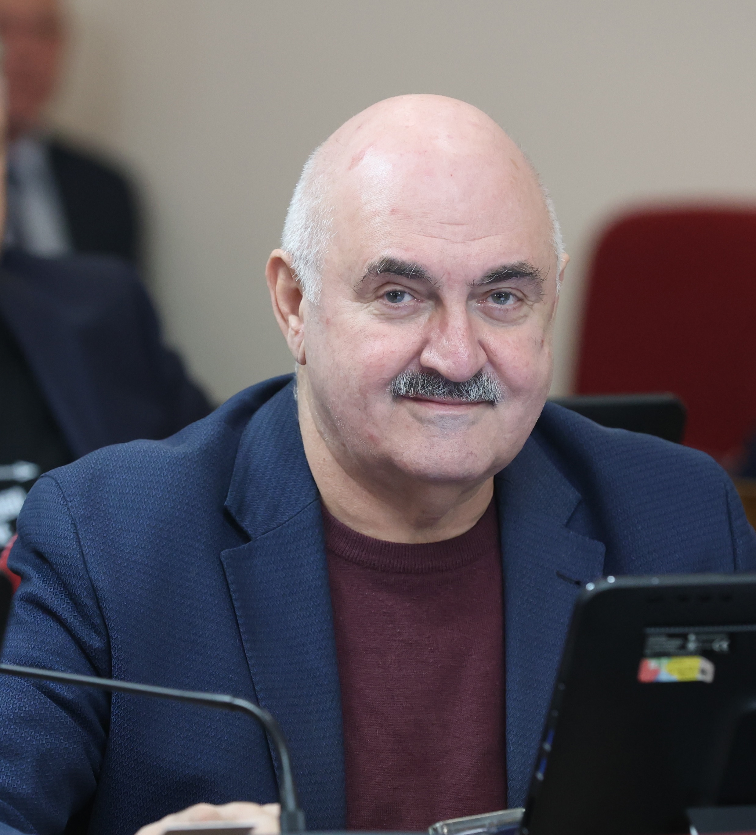 Петр Коротченко: Блики розовых очков