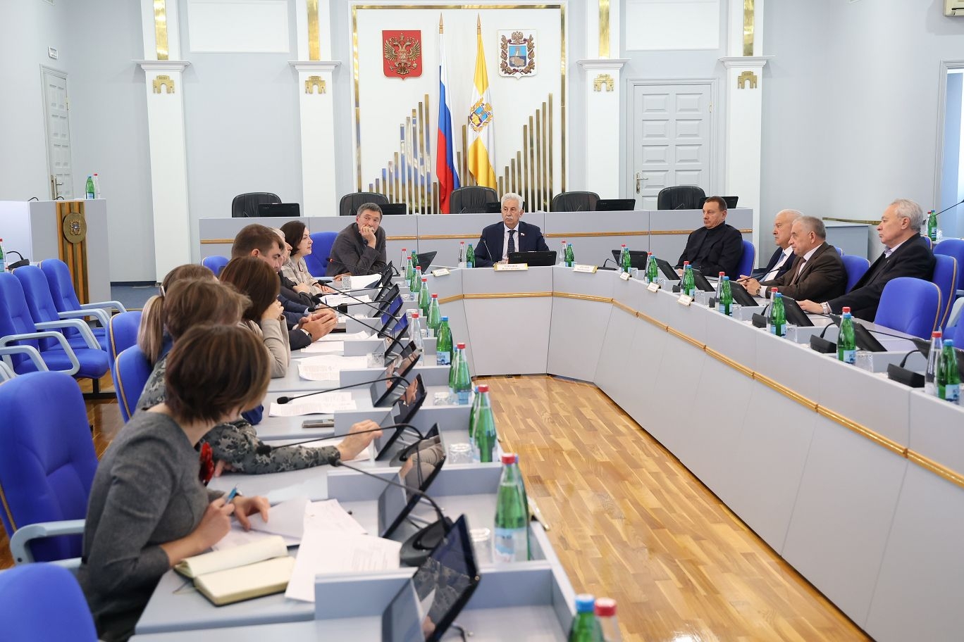 Краевые законодатели планируют освободить от транспортного налога дополнительные категории участников СВО и дать льготы почтовикам