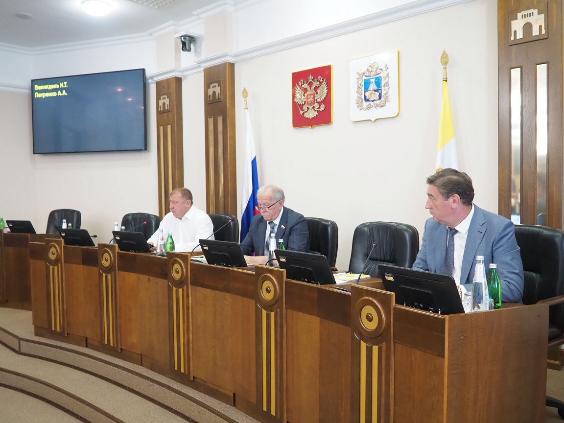 Депутаты краевой Думы внесли изменения в бюджет Ставрополья