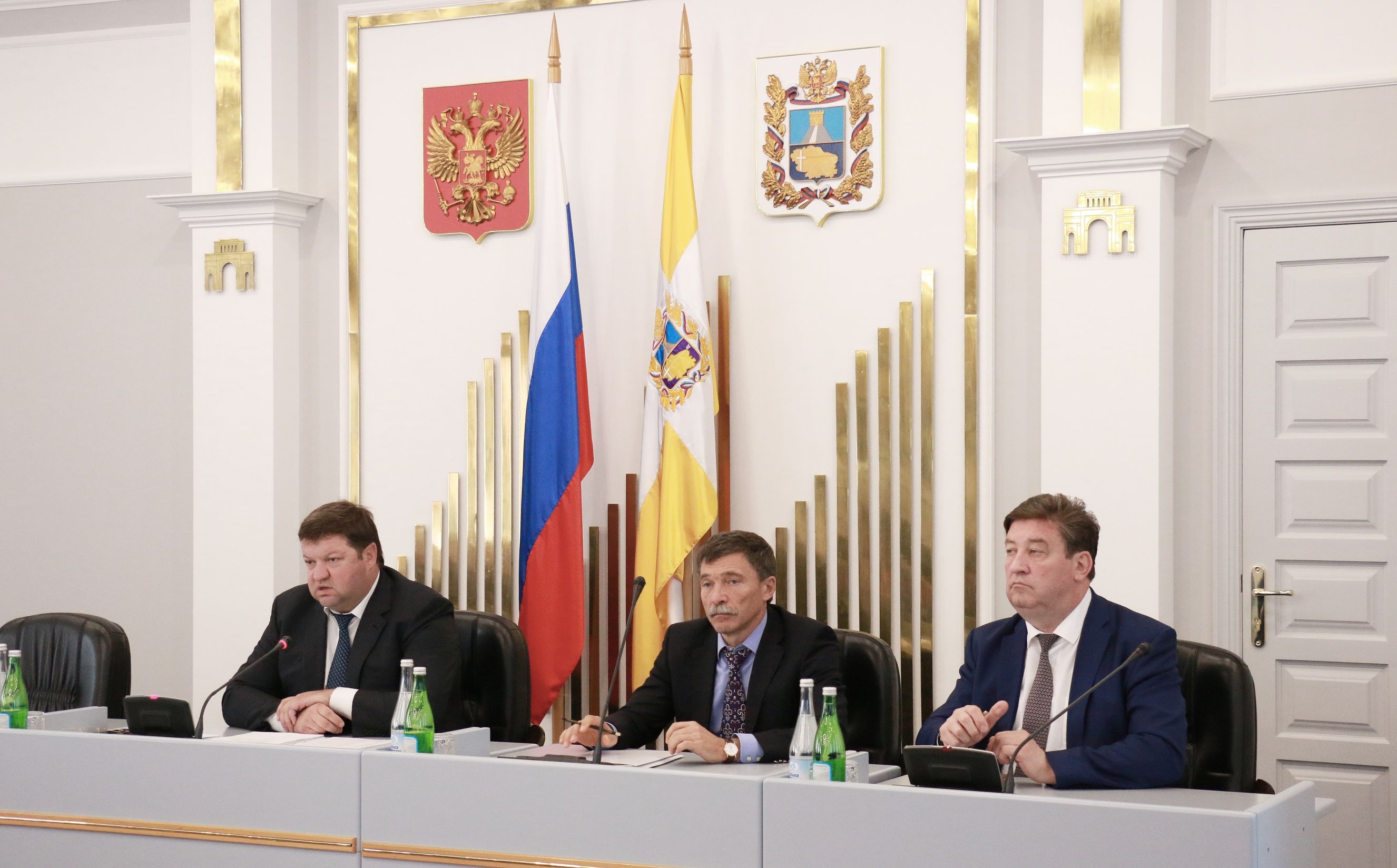 Работа в комитетах продолжается
