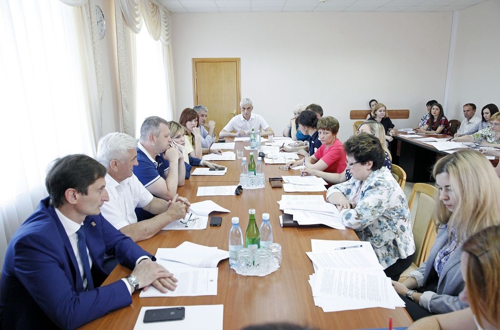 В поддержку сельских педагогов