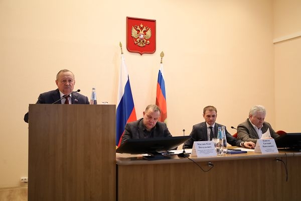 Краевые депутаты обсудили вопросы патриотического воспитания