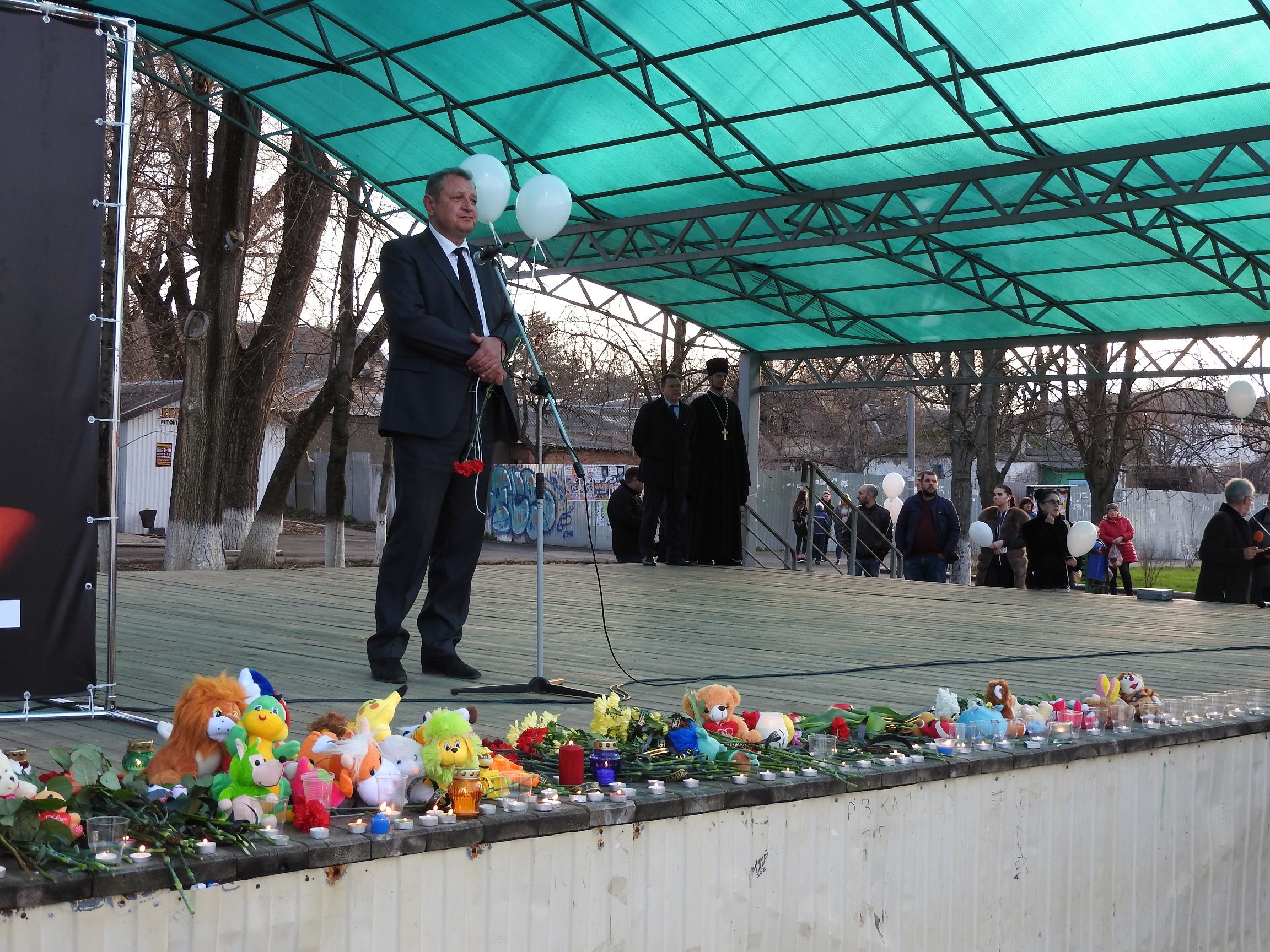 В Новоалександровске прошел траурный митинг в память о погибших в Кемерово