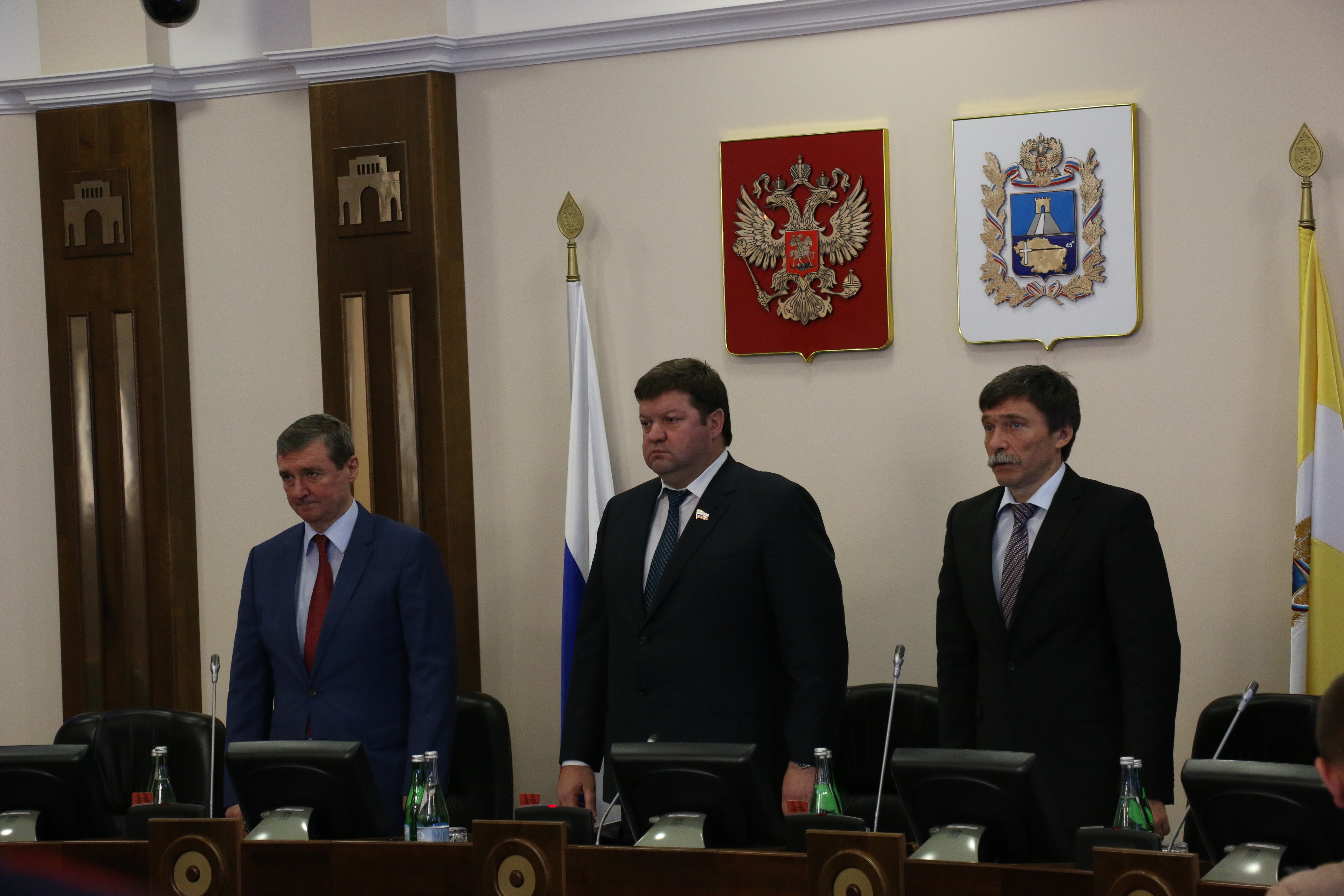 Поддержка от законодателей