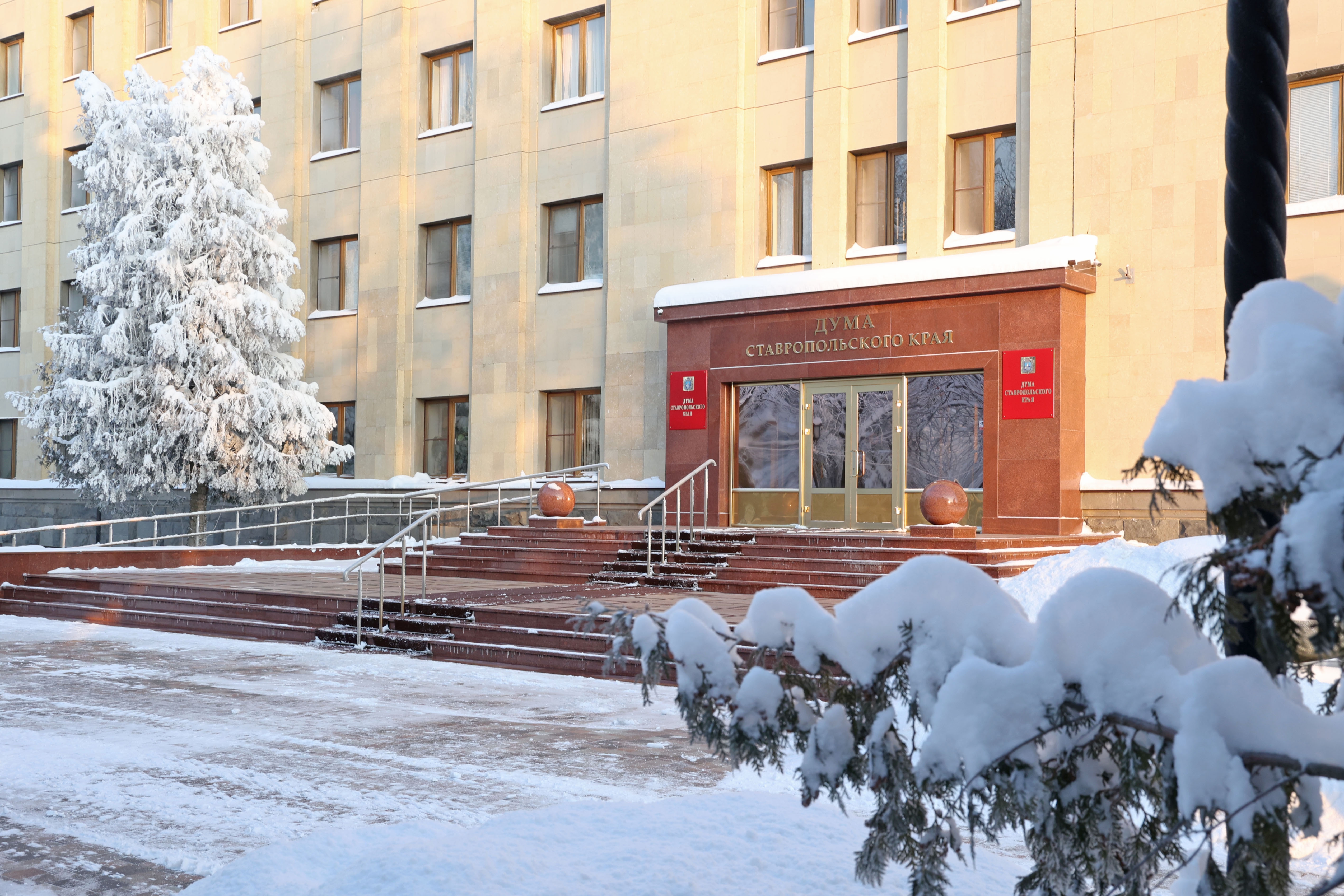 Депутаты краевой Думы поздравляют ветеранов Великой Отечественной войны с новогодними праздниками
