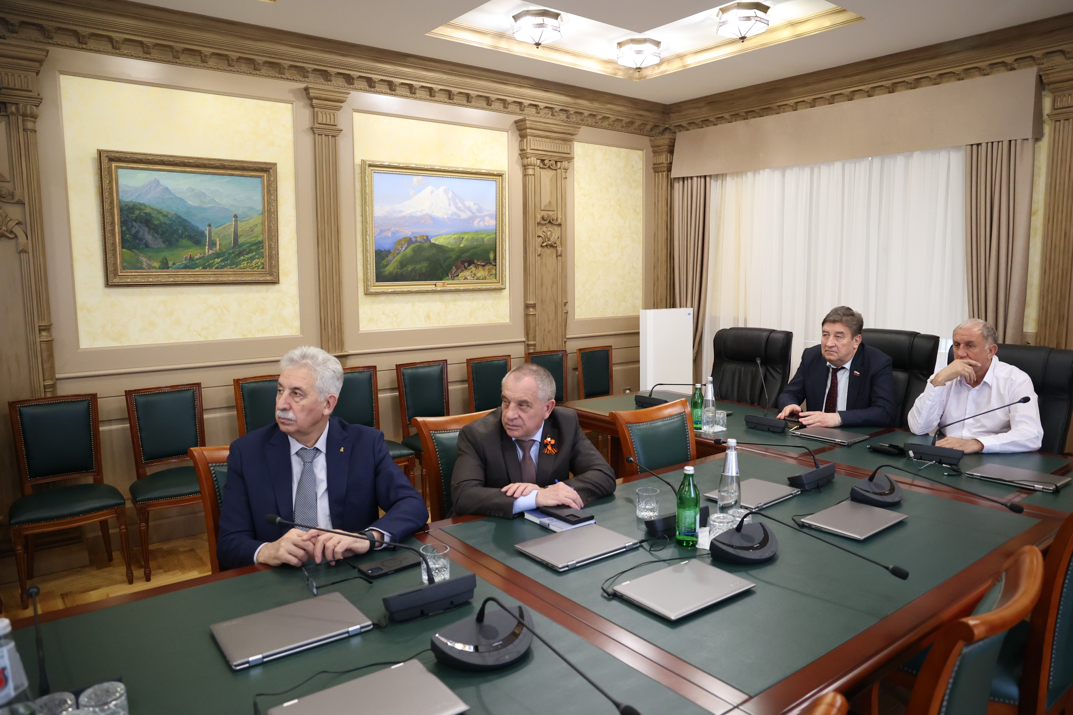 Федеральные депутаты направят обращения к председателю Правительства РФ по вопросу обращения с бездомными животными