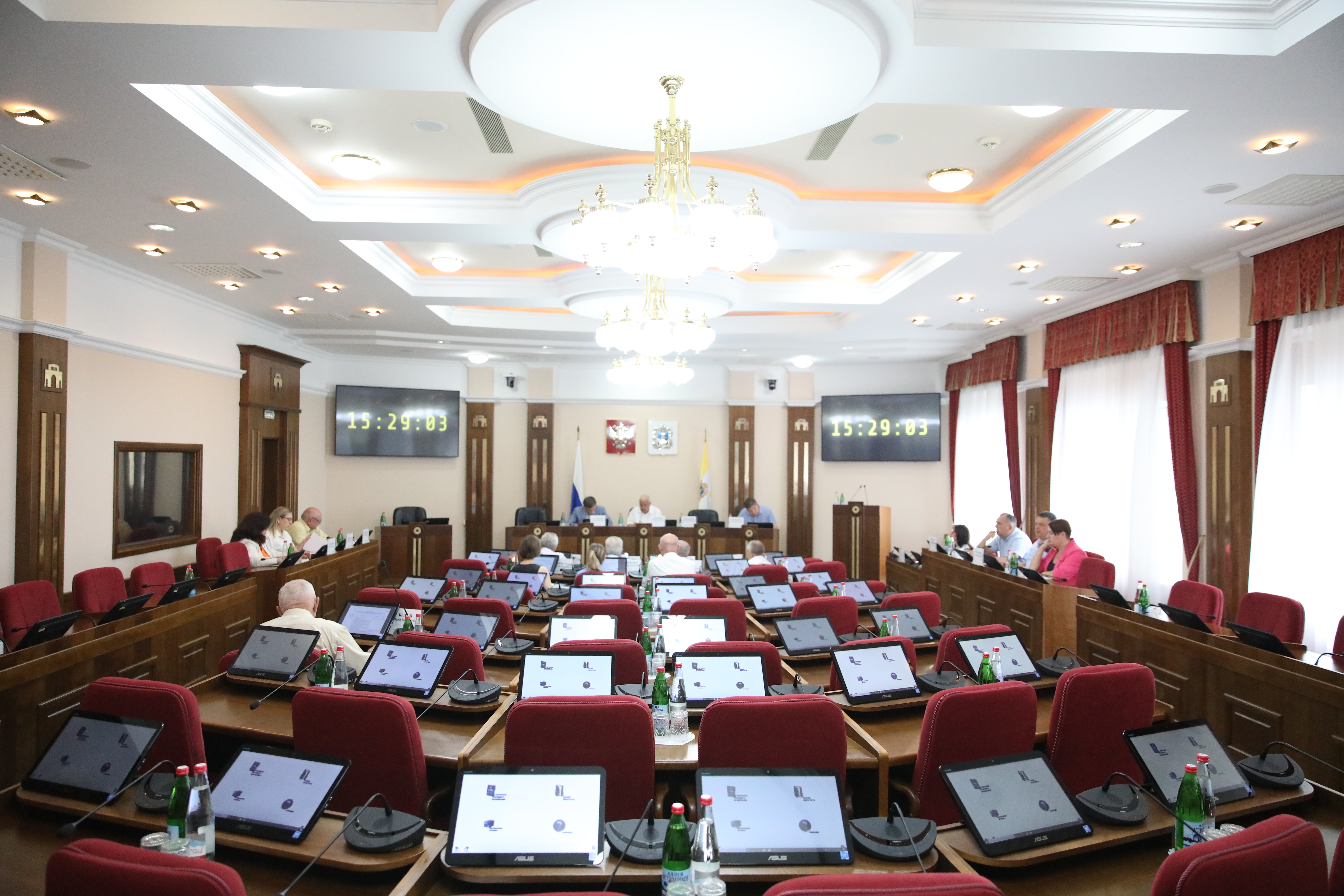 Депутаты рассмотрели законопроект об упрощении квалификационных требований для поступления на муниципальную службу участников СВО