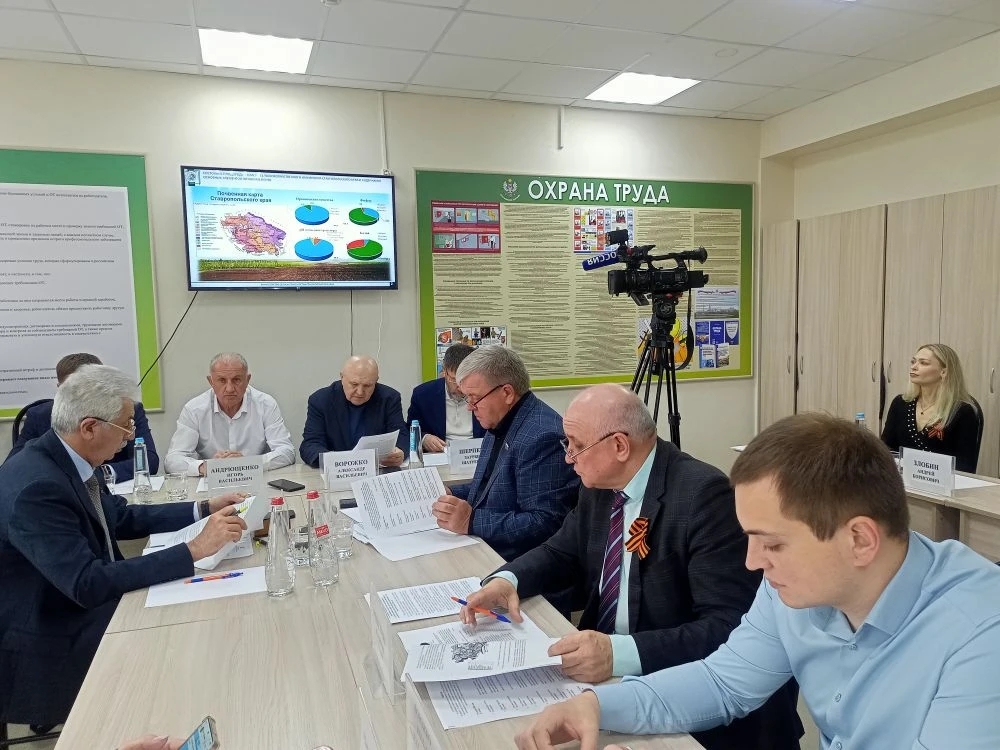 Краевые депутаты обсудили состояние плодородия земель сельхозназначения на Ставрополье